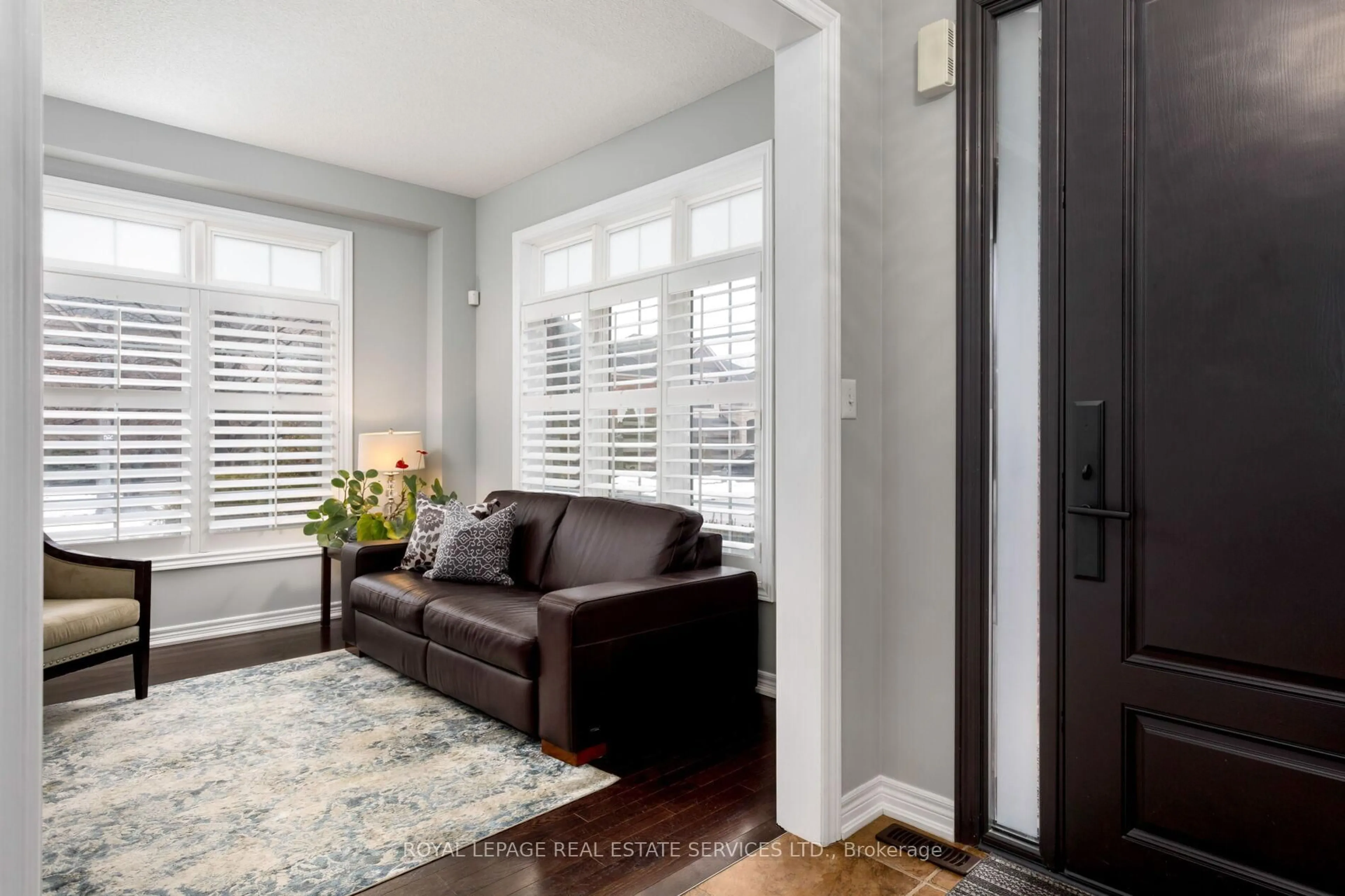 Indoor entryway for 2213 Littondale Lane, Oakville Ontario L6M 0A6