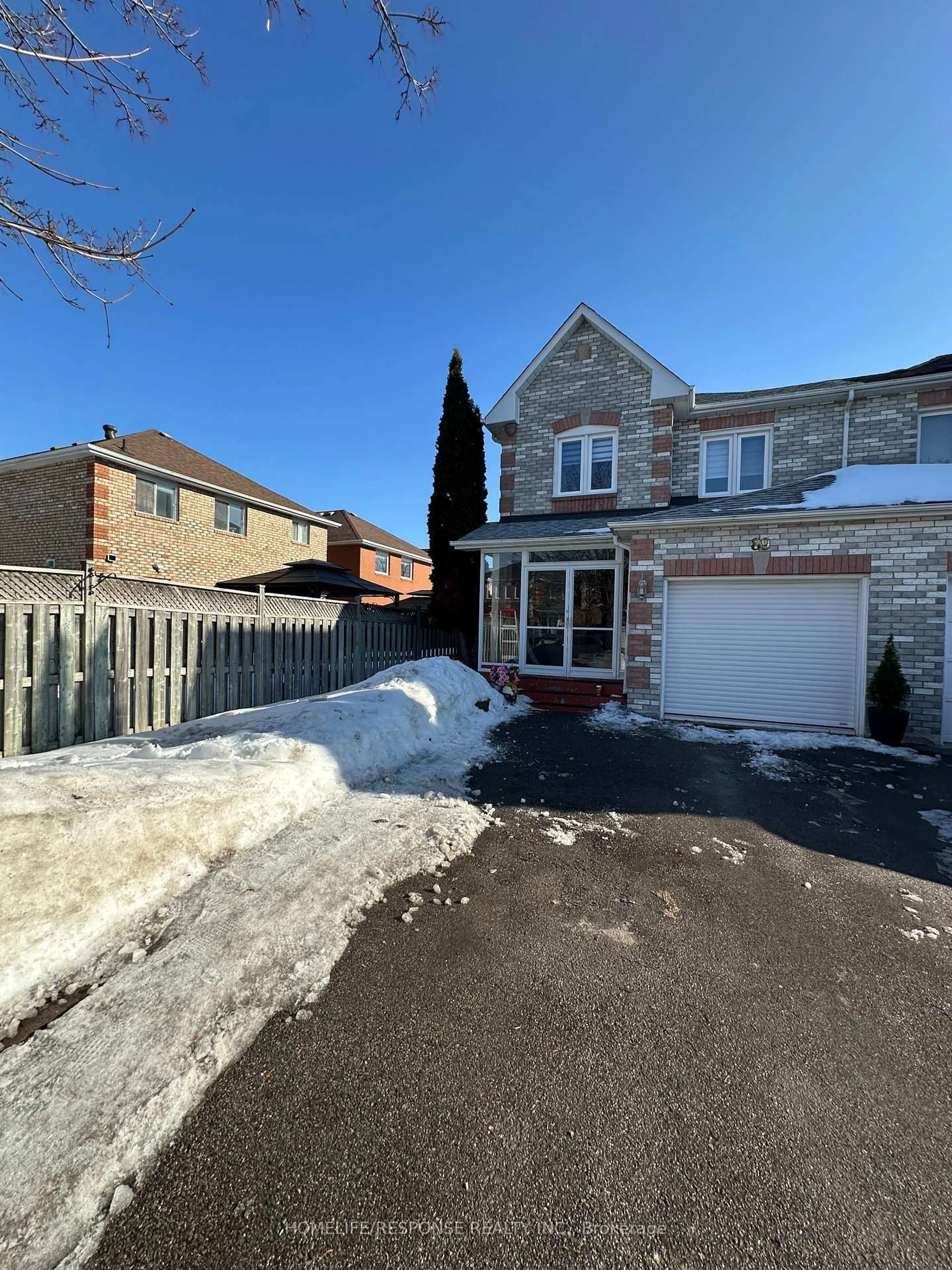 A pic from outside/outdoor area/front of a property/back of a property/a pic from drone, street for 89 RAVENSCLIFFE Crt, Brampton Ontario L6X 4N9