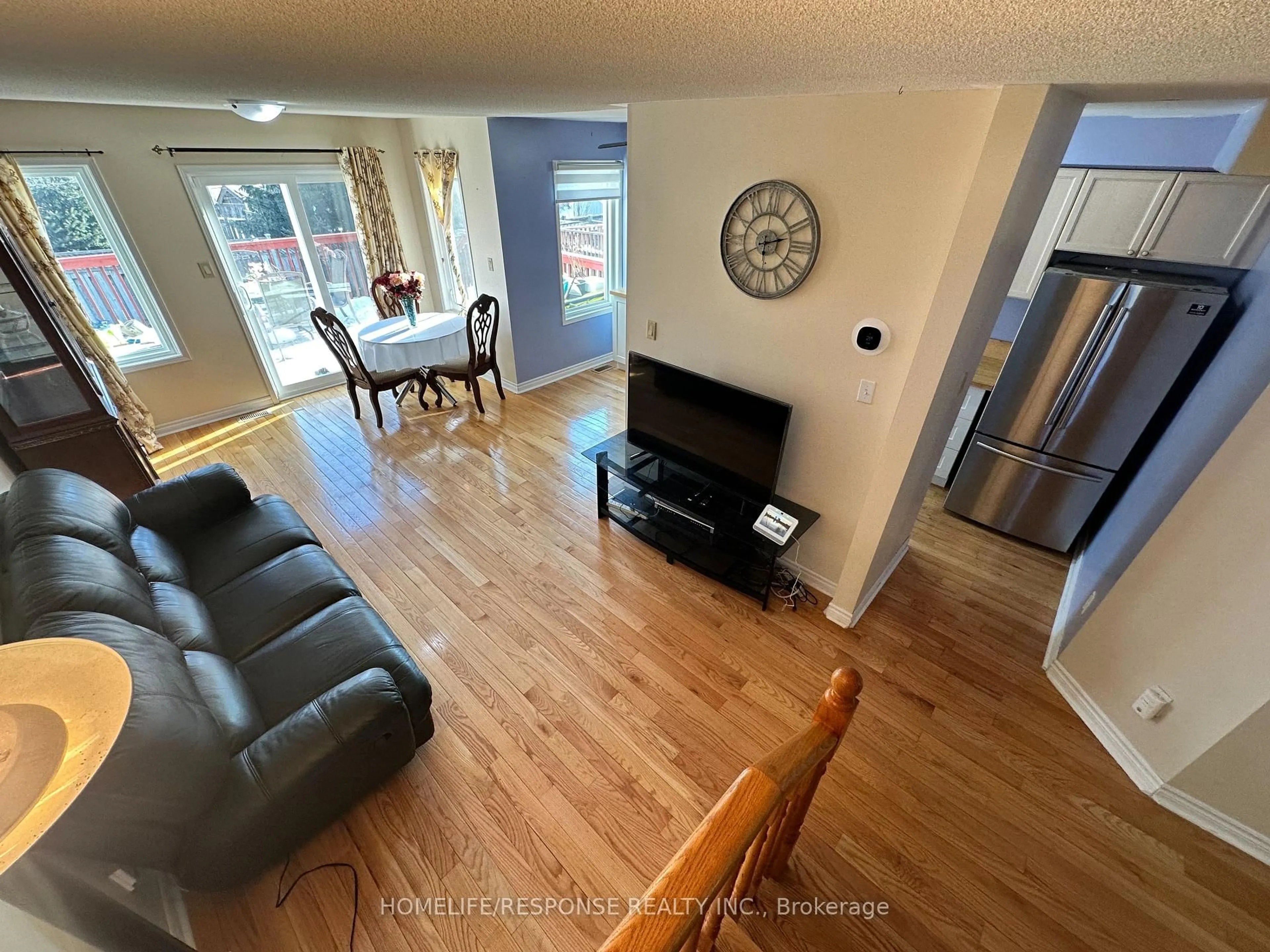 Living room with furniture, unknown for 89 RAVENSCLIFFE Crt, Brampton Ontario L6X 4N9