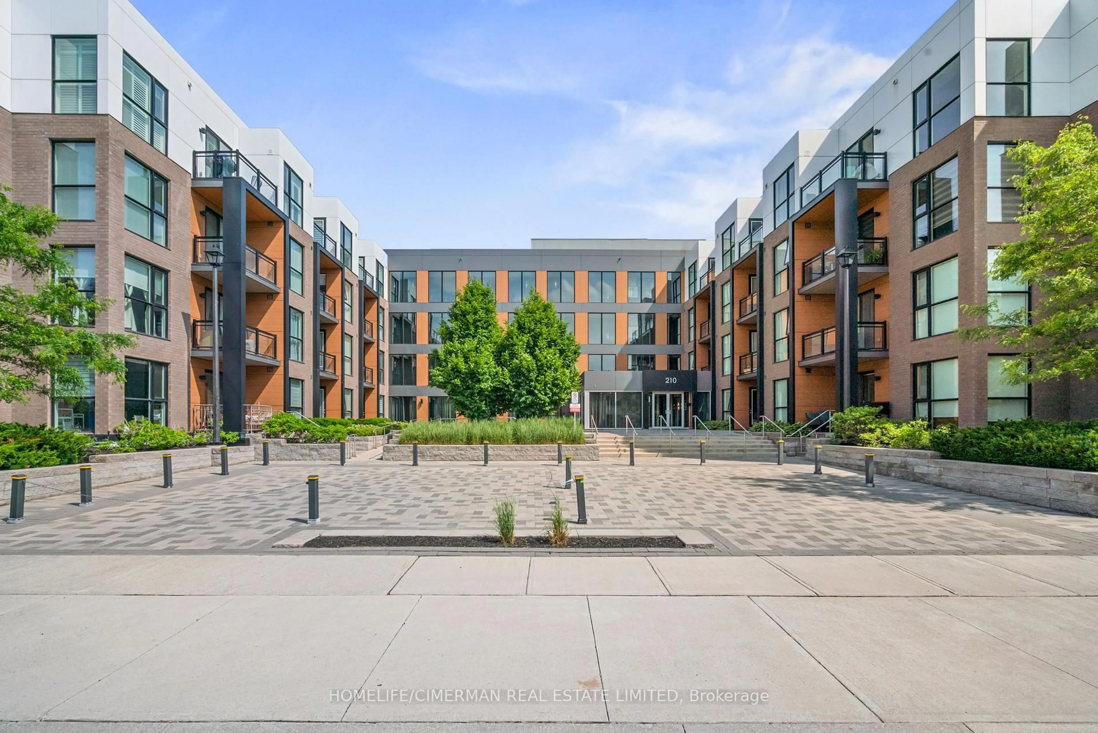 A pic from outside/outdoor area/front of a property/back of a property/a pic from drone, building for 210 Sabina Dr #212, Oakville Ontario L6H 0W6