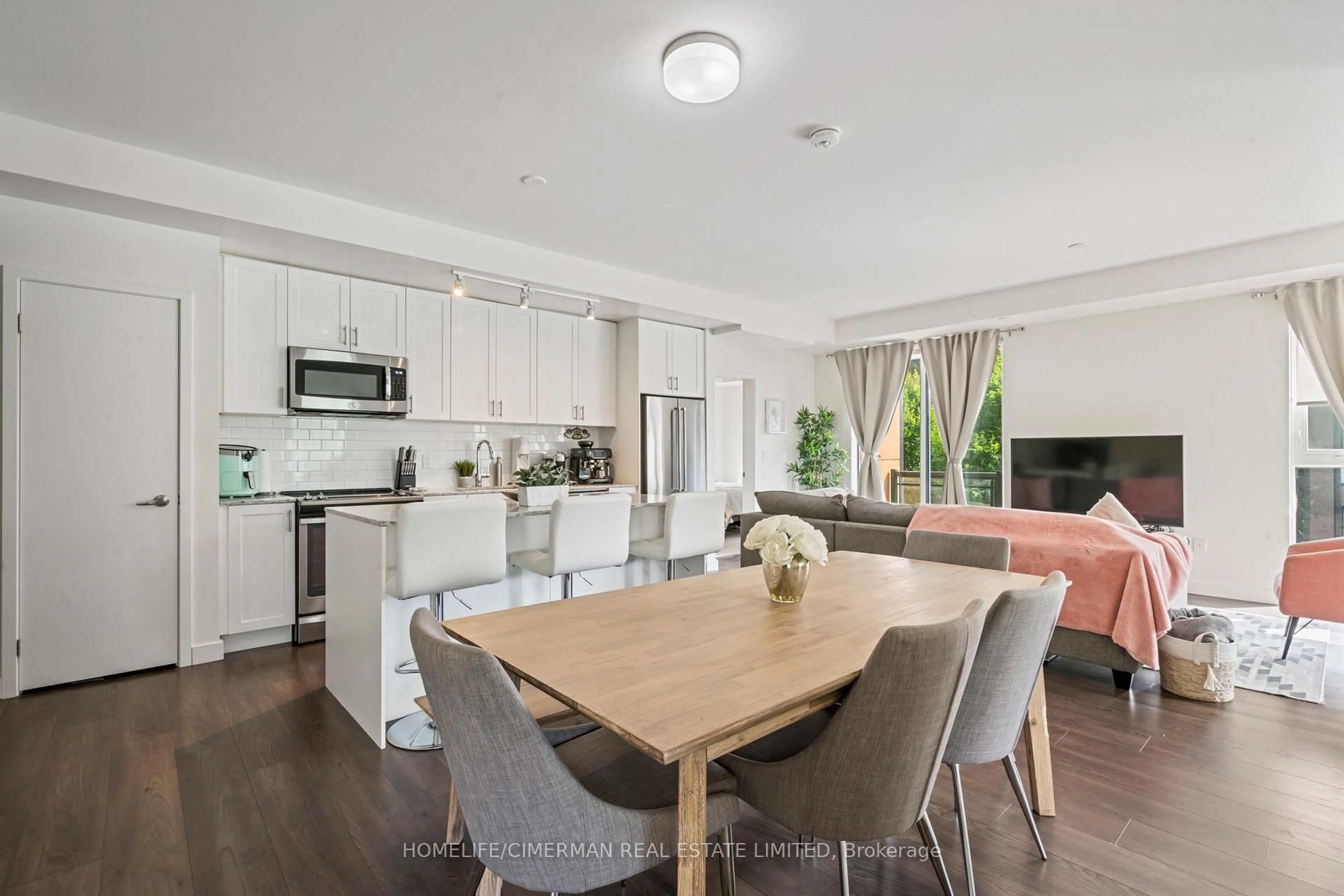 Open concept kitchen, unknown for 210 Sabina Dr #212, Oakville Ontario L6H 0W6