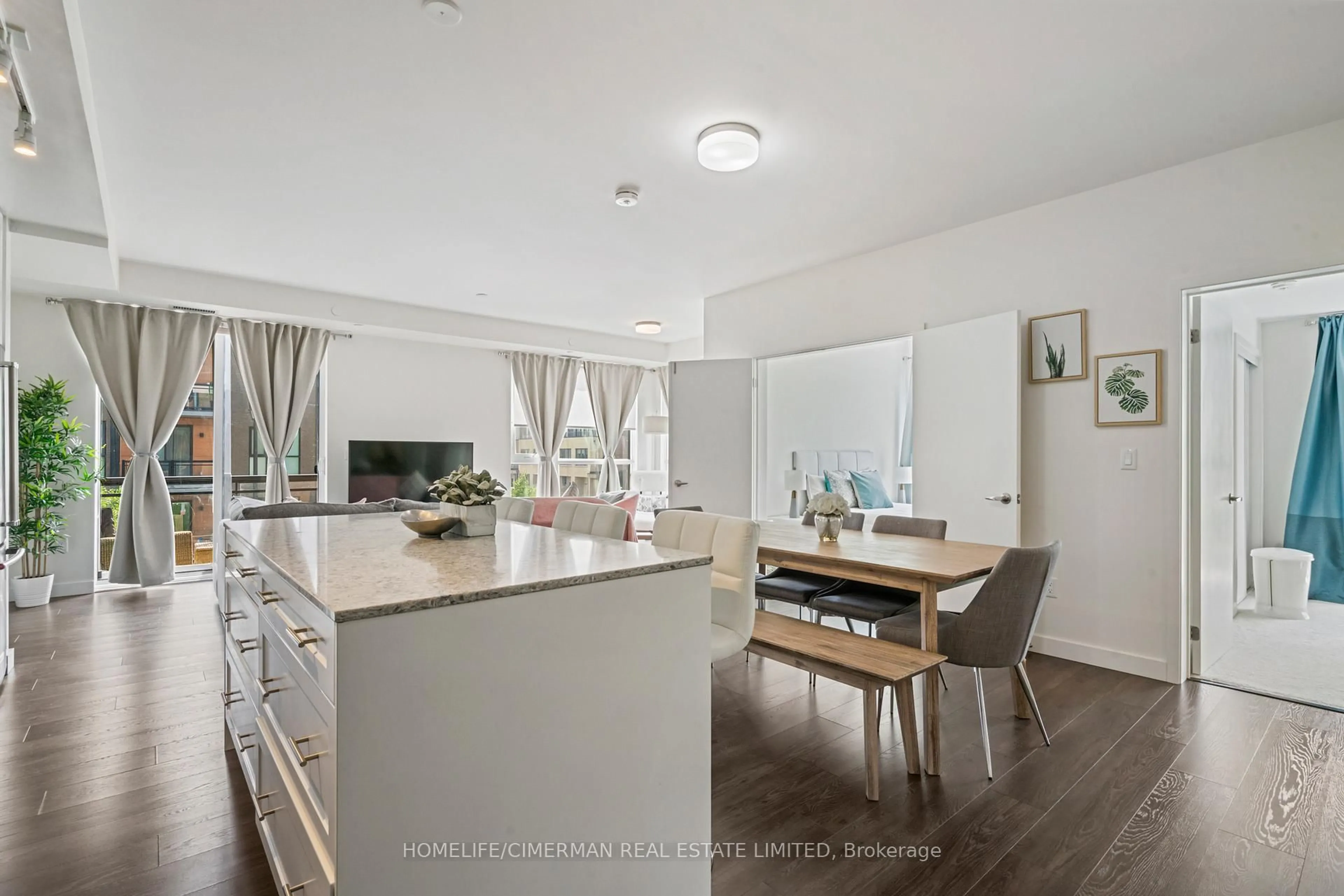 Open concept kitchen, unknown for 210 Sabina Dr #212, Oakville Ontario L6H 0W6
