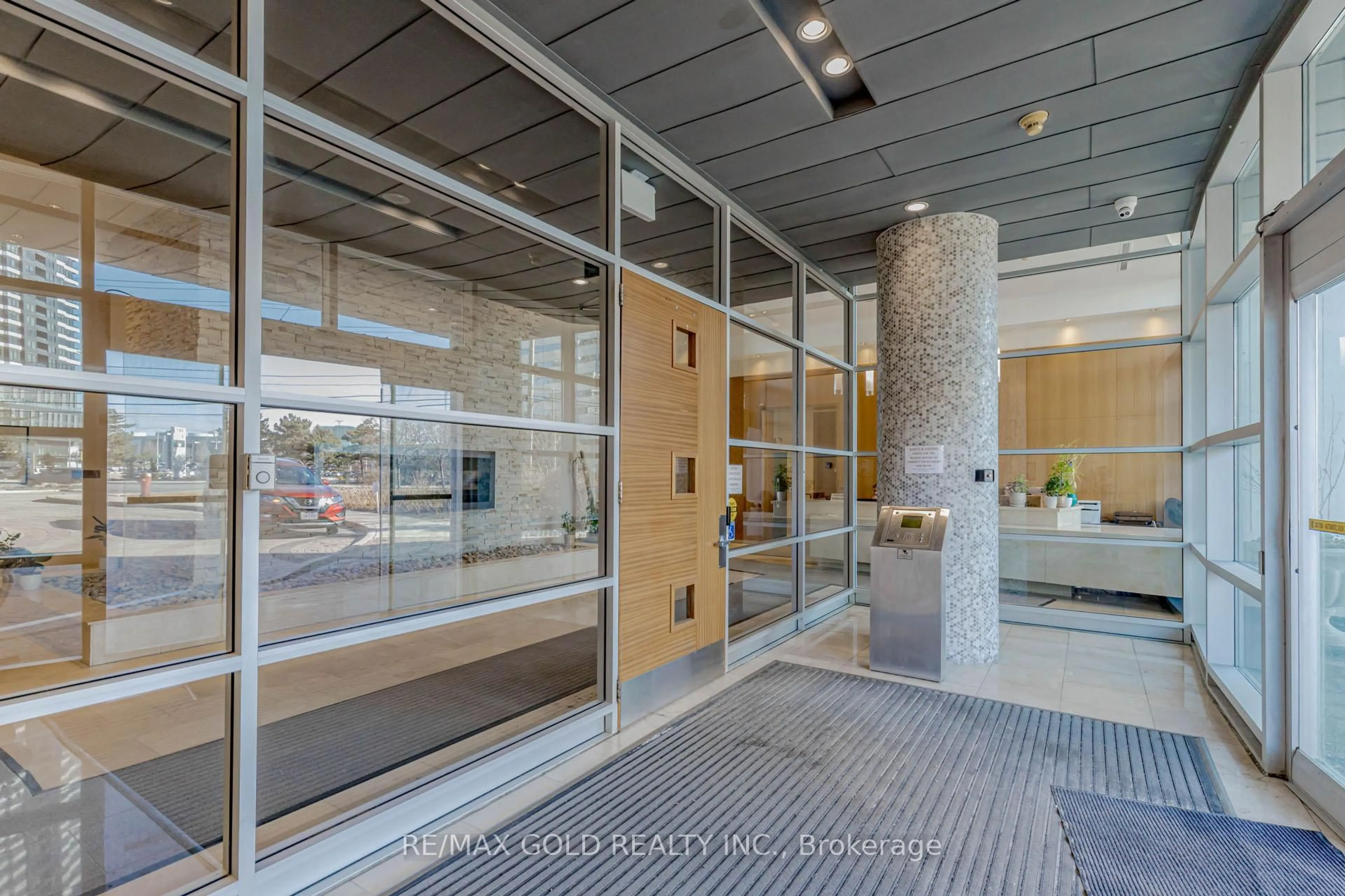 Indoor foyer for 220 Burnhamthorpe Rd #1106, Mississauga Ontario L5B 4N4