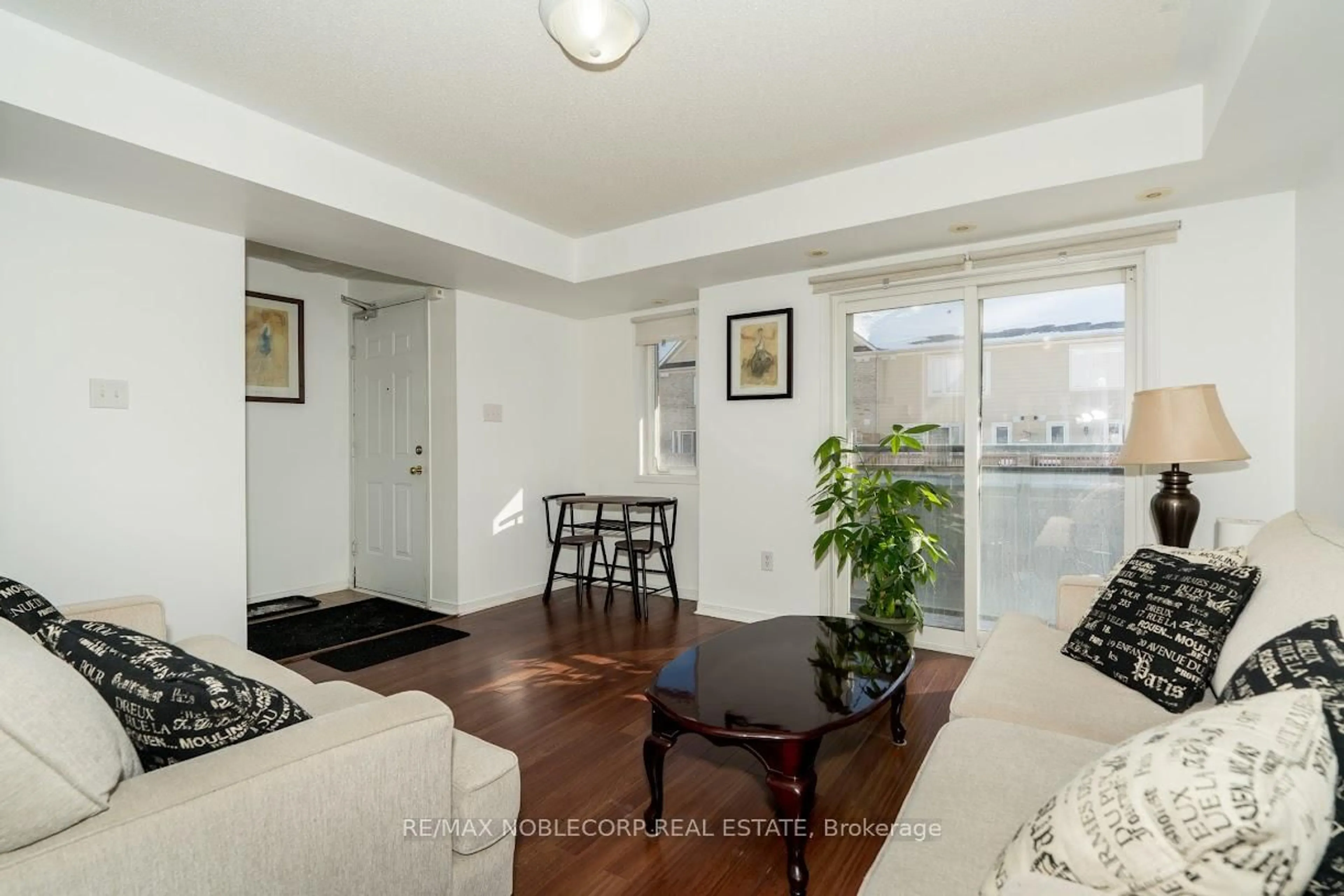 Living room with furniture, unknown for 4975 Southampton Dr #192, Mississauga Ontario L5M 8E4