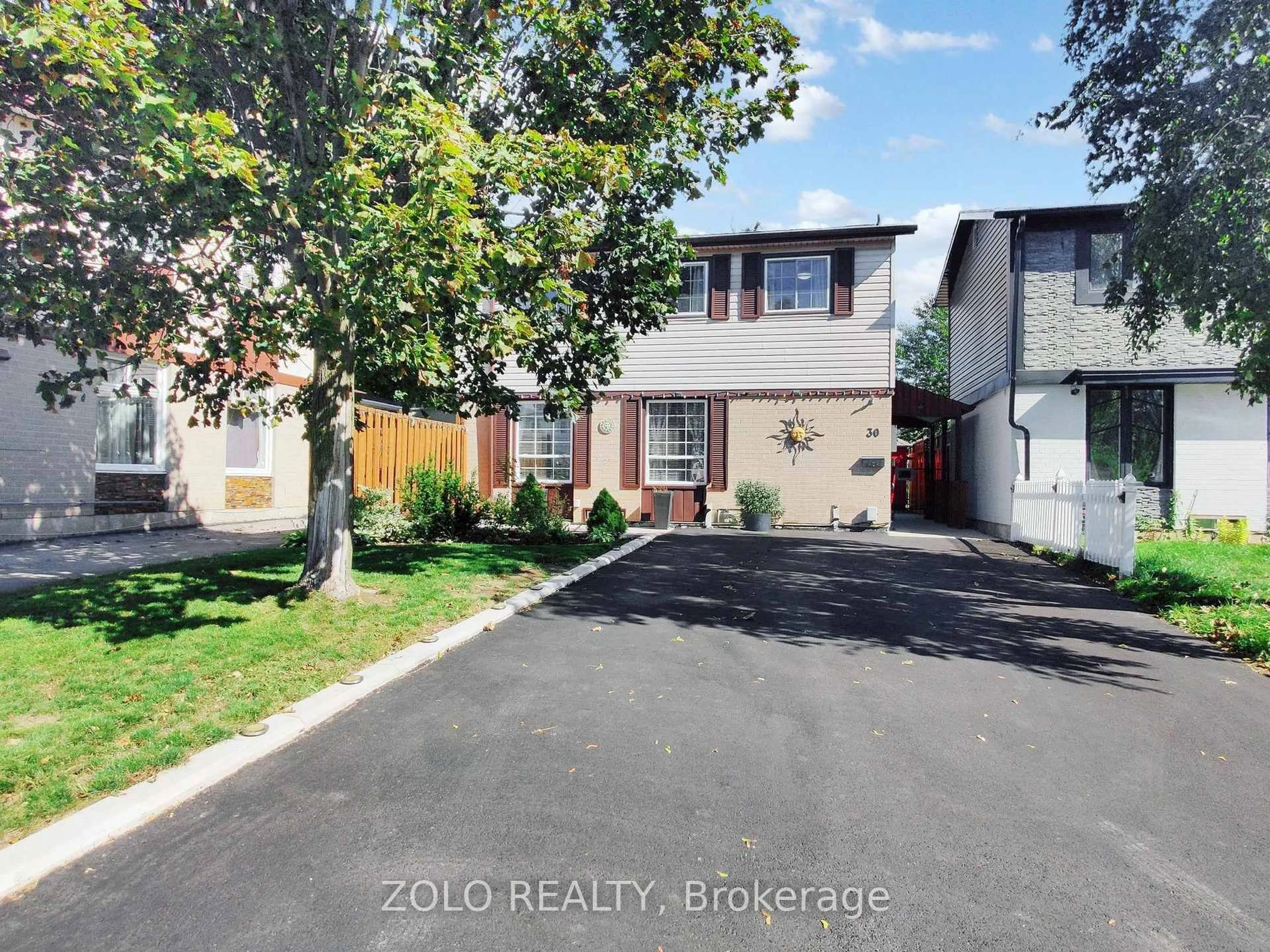 A pic from outside/outdoor area/front of a property/back of a property/a pic from drone, street for 30 Greenbush Crt, Brampton Ontario L6S 2K2