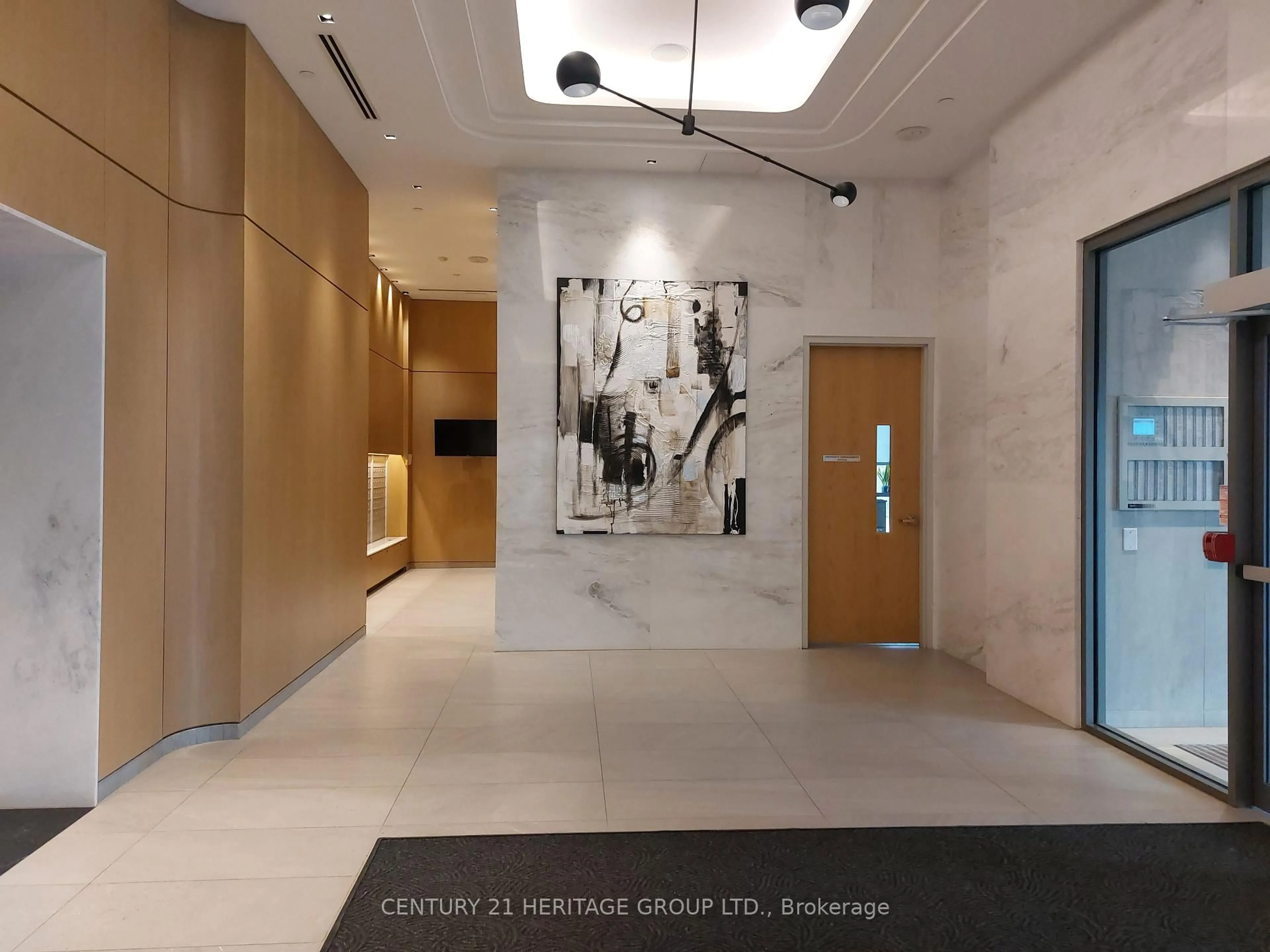 Indoor foyer for 65 Annie Craig Dr #402, Toronto Ontario M8V 0G3