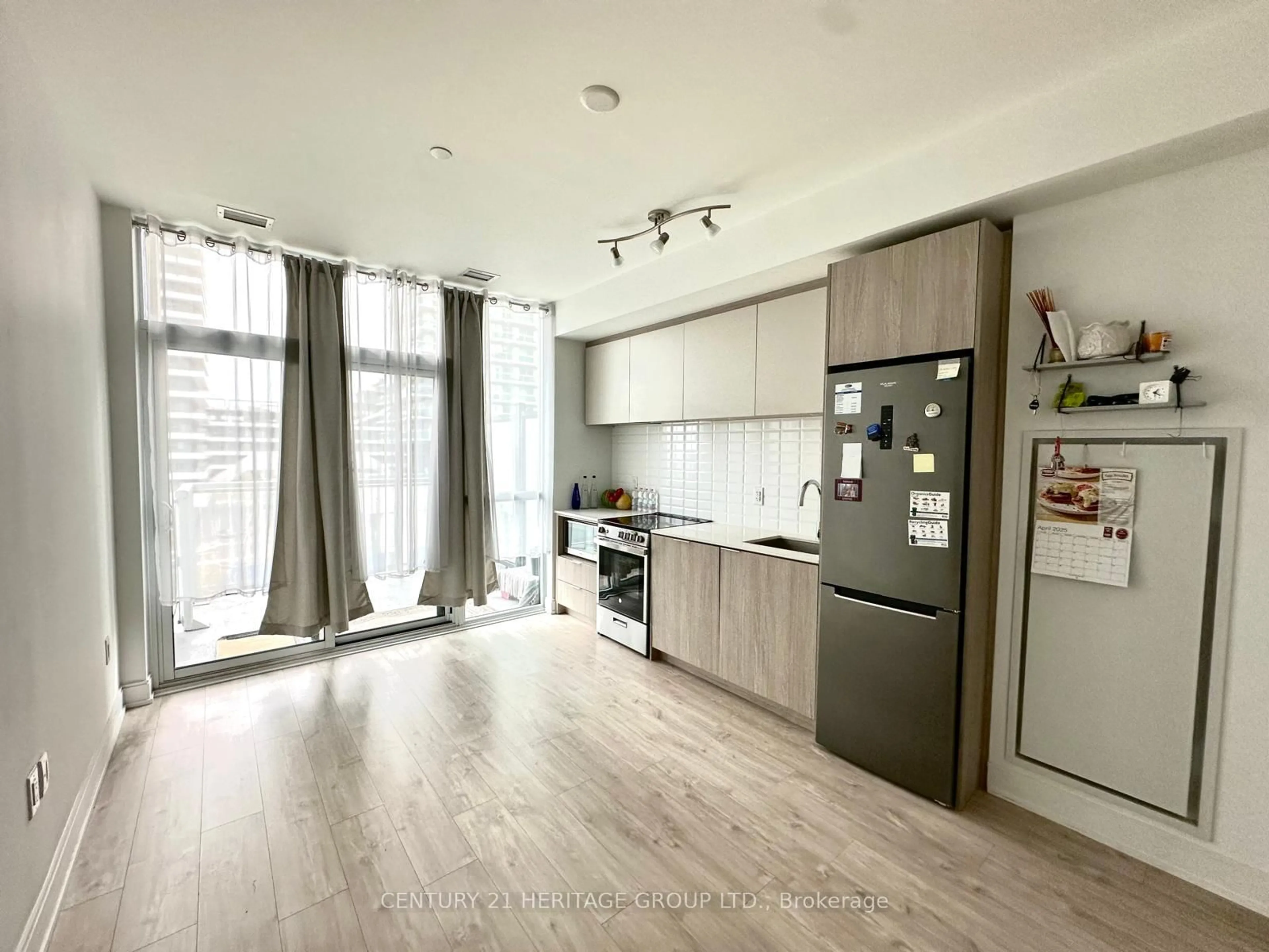 Open concept kitchen, wood/laminate floor for 65 Annie Craig Dr #402, Toronto Ontario M8V 0G3