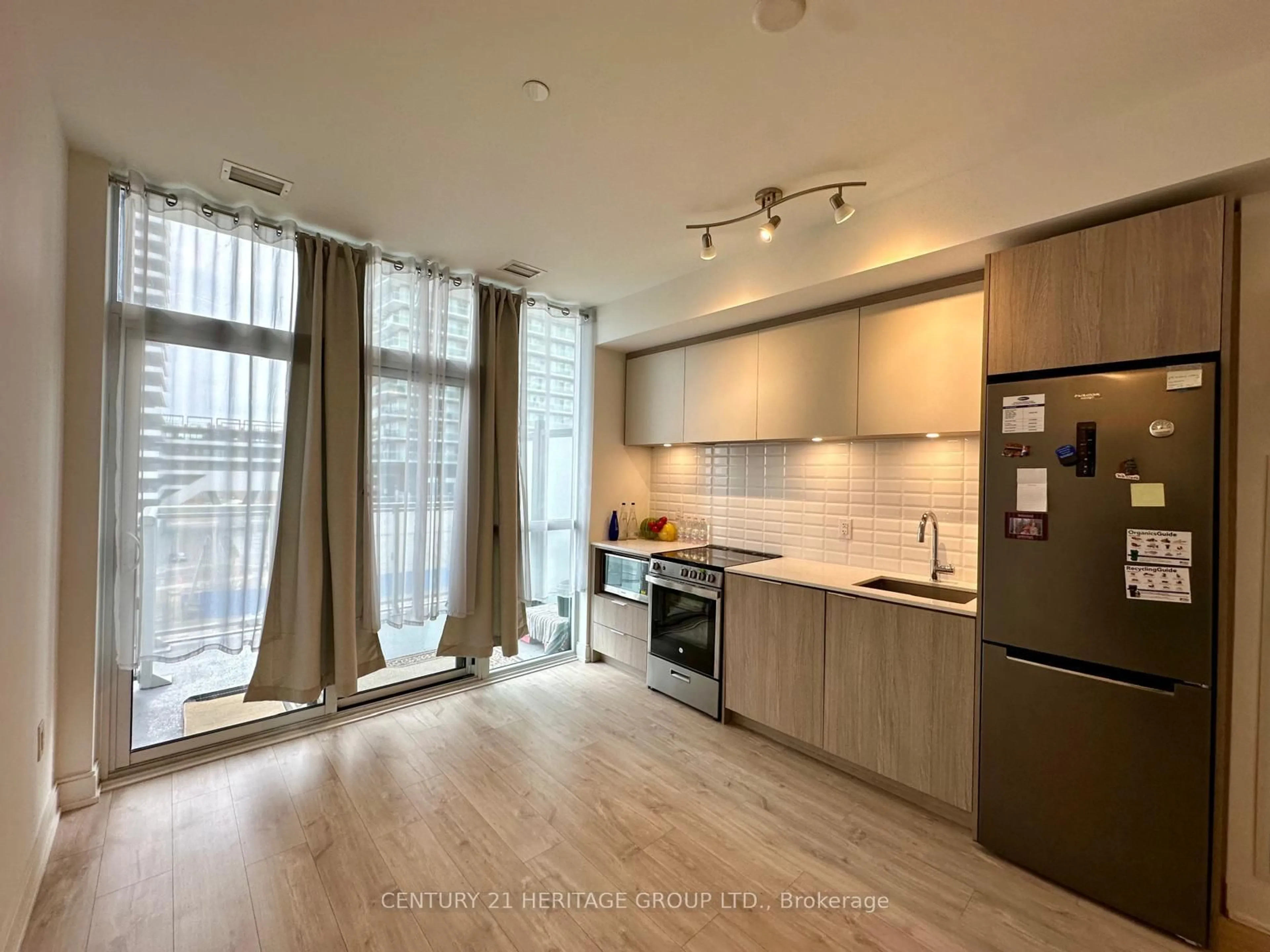 Open concept kitchen, wood/laminate floor for 65 Annie Craig Dr #402, Toronto Ontario M8V 0G3