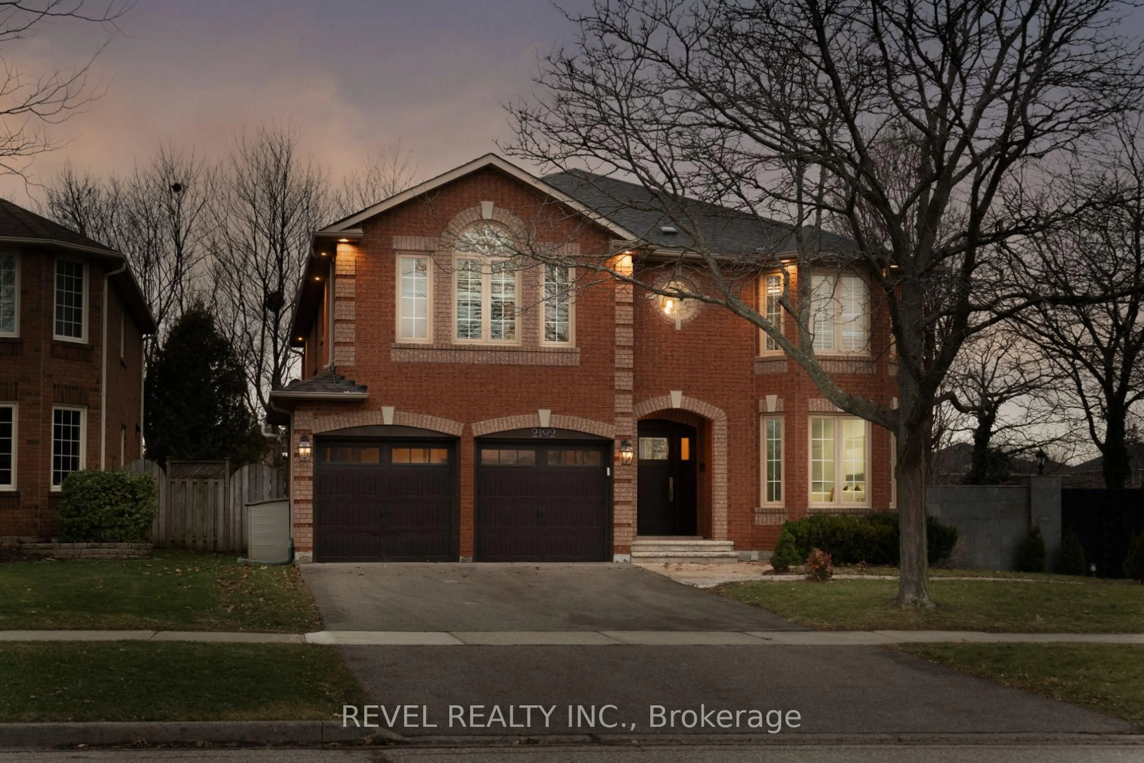 Home with brick exterior material, street for 2192 Oakmead Blvd, Oakville Ontario L6H 6B4