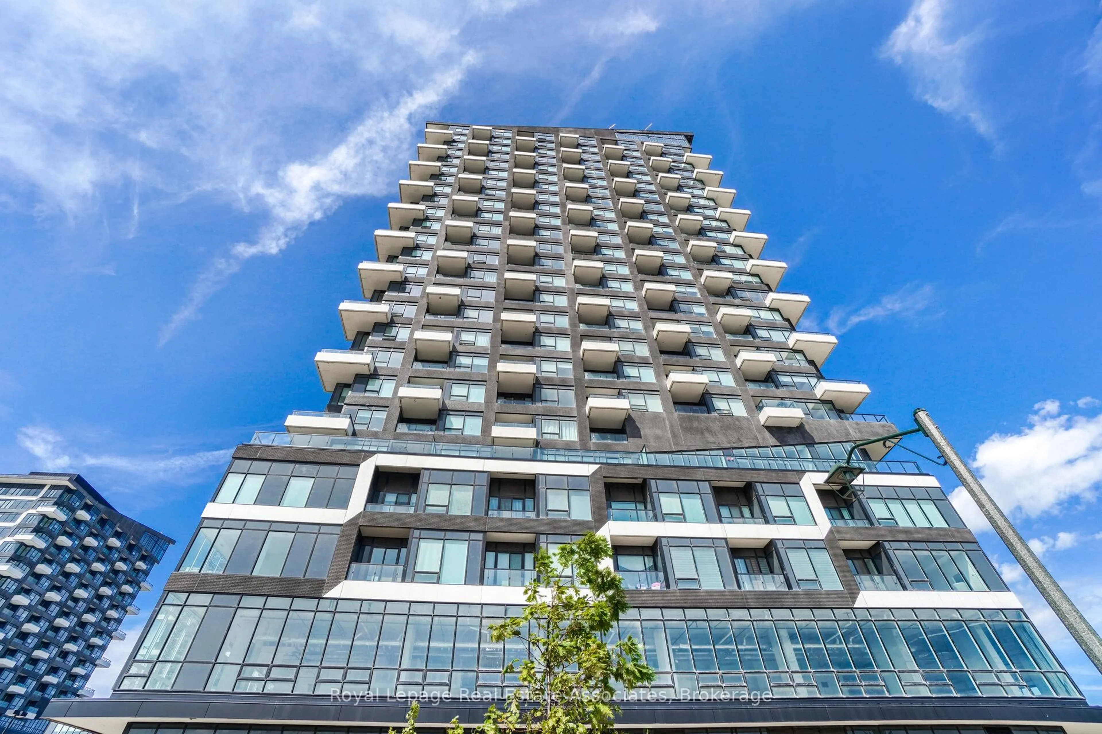 Indoor foyer for 297 Oak Walk Dr #2003, Oakville Ontario L6H 3R6