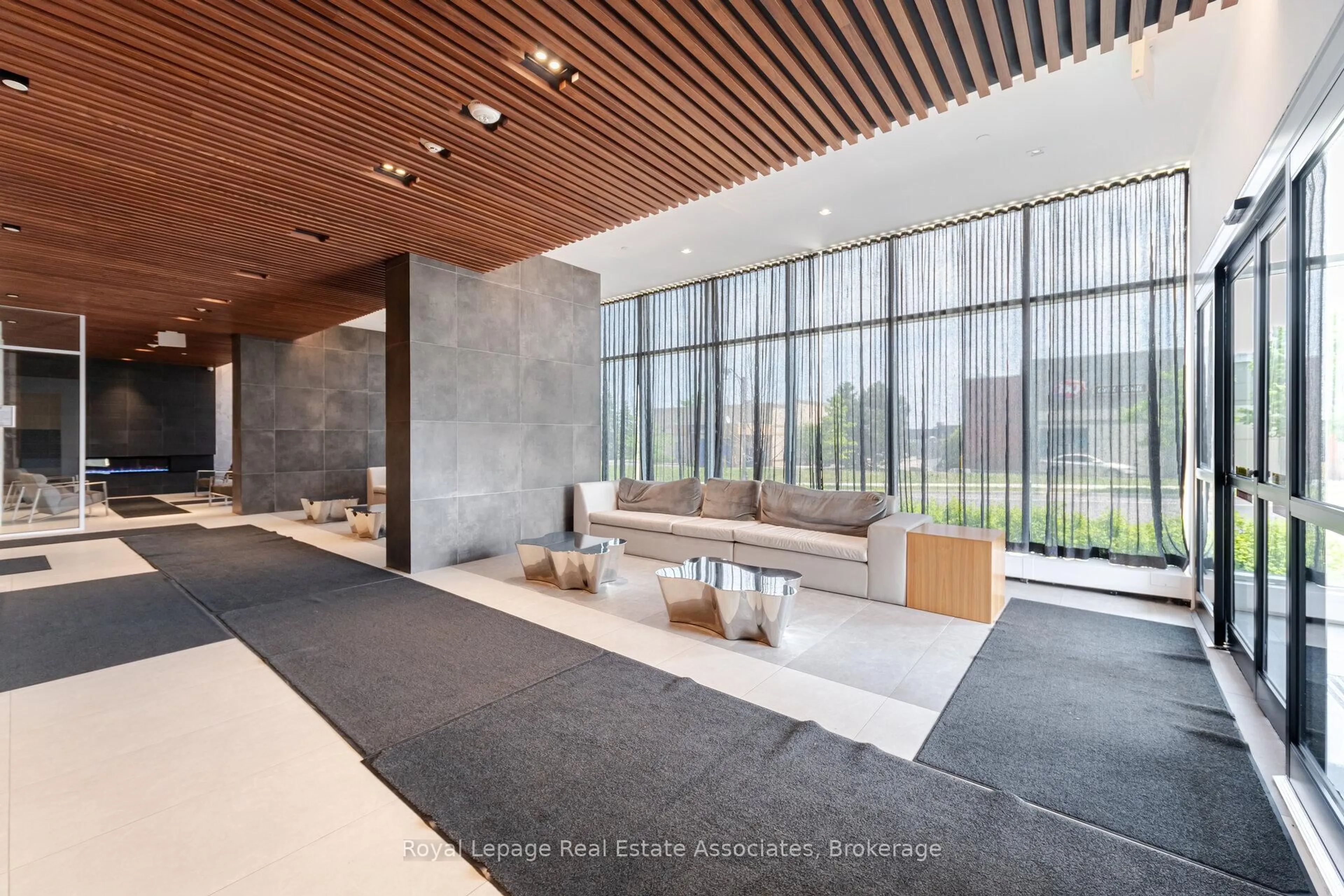 Indoor foyer for 297 Oak Walk Dr #2003, Oakville Ontario L6H 3R6