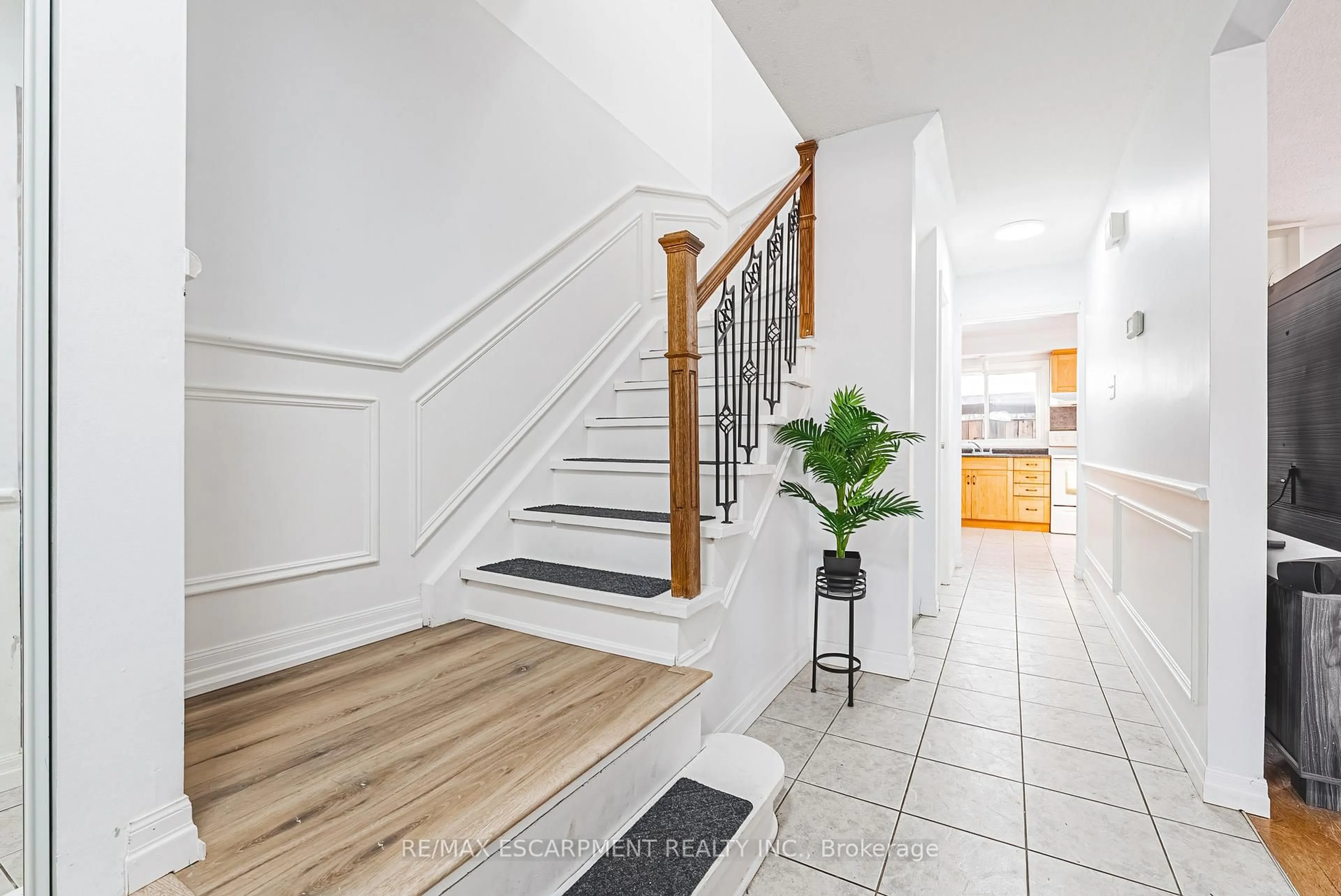 Unknown for 2220 UPPER MIDDLE Rd #4, Burlington Ontario L7P 3P4