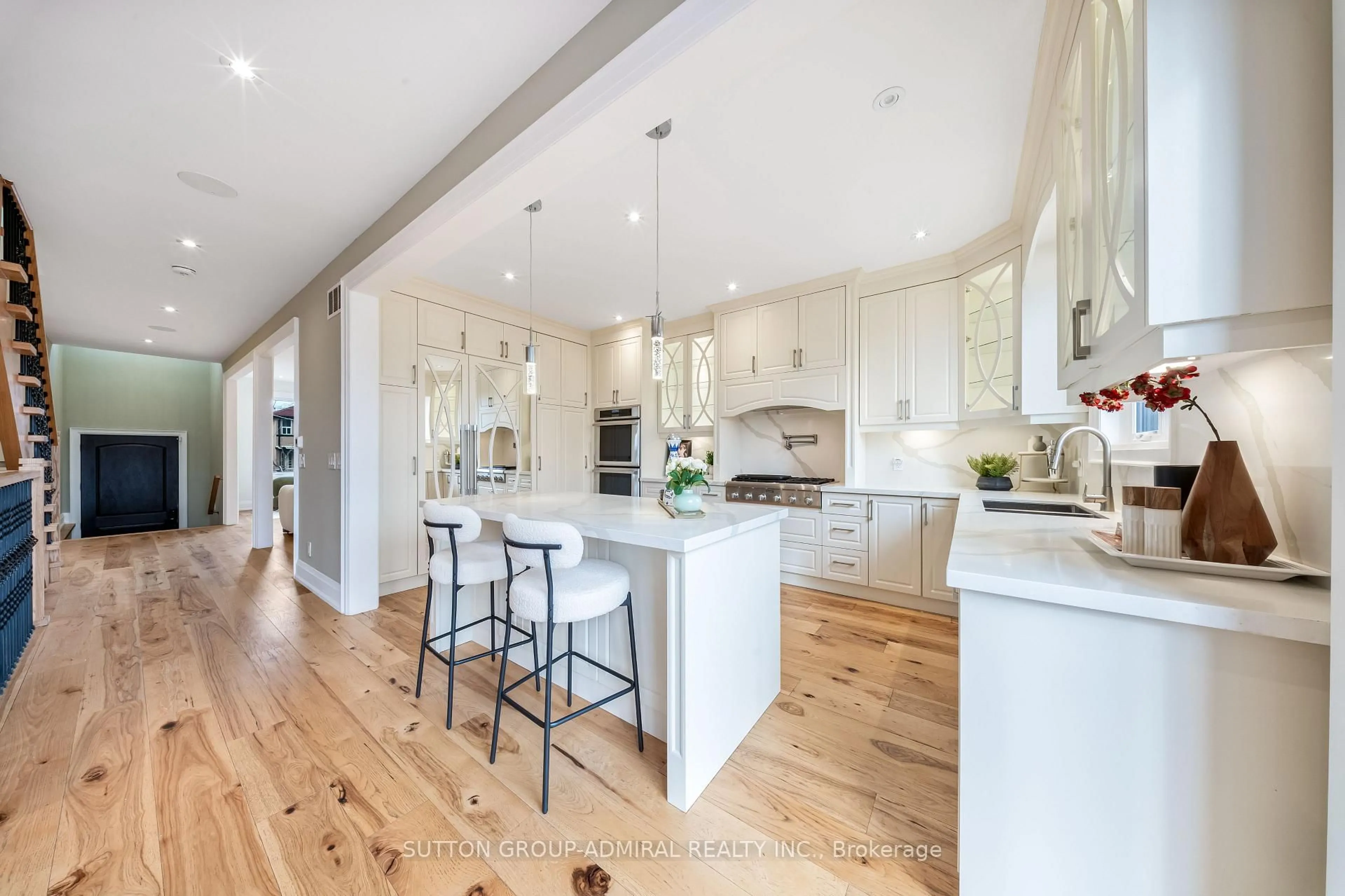 Open concept kitchen, wood/laminate floor for 33 Twenty First St, Toronto Ontario M8V 3L8