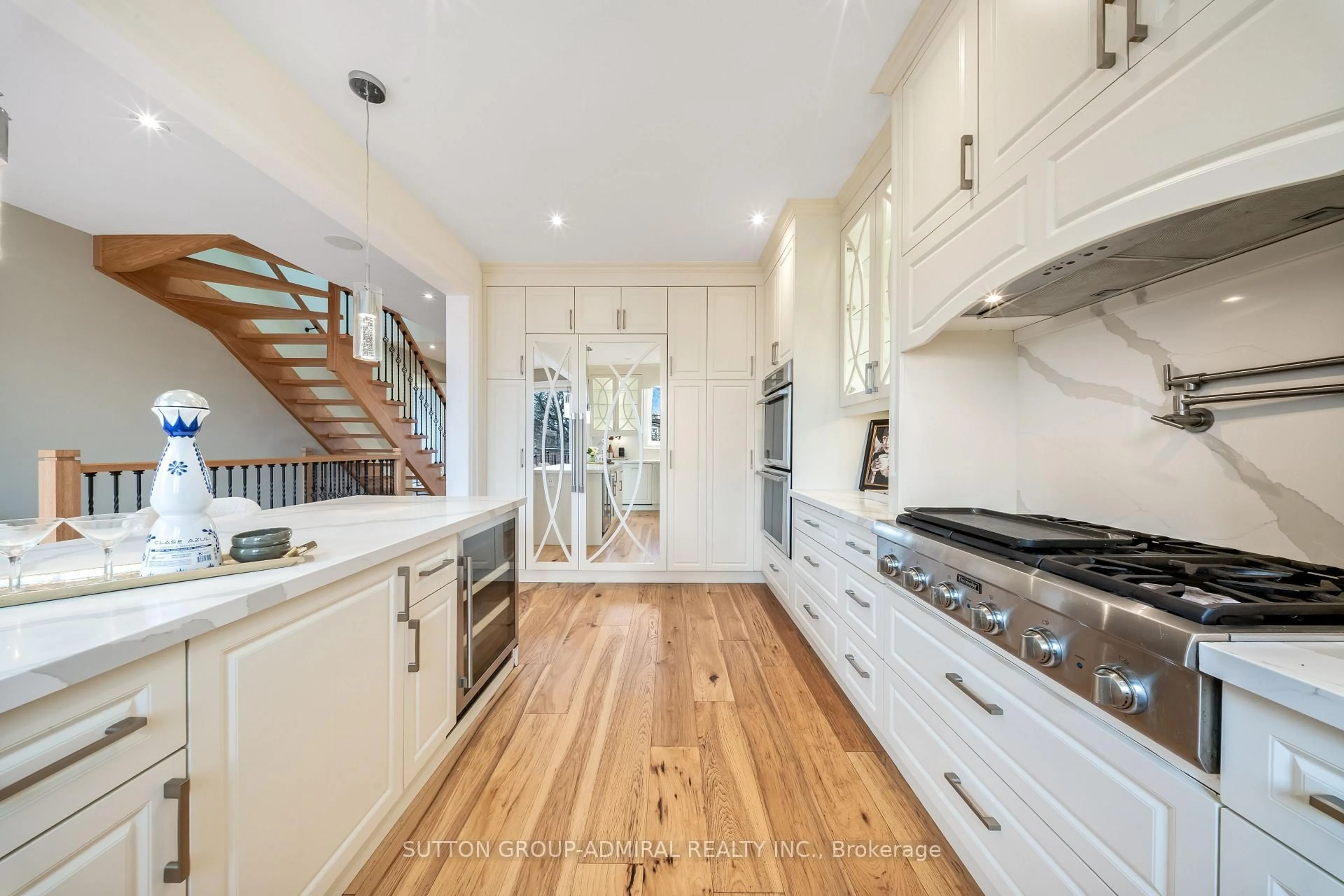 Open concept kitchen, unknown for 33 Twenty First St, Toronto Ontario M8V 3L8