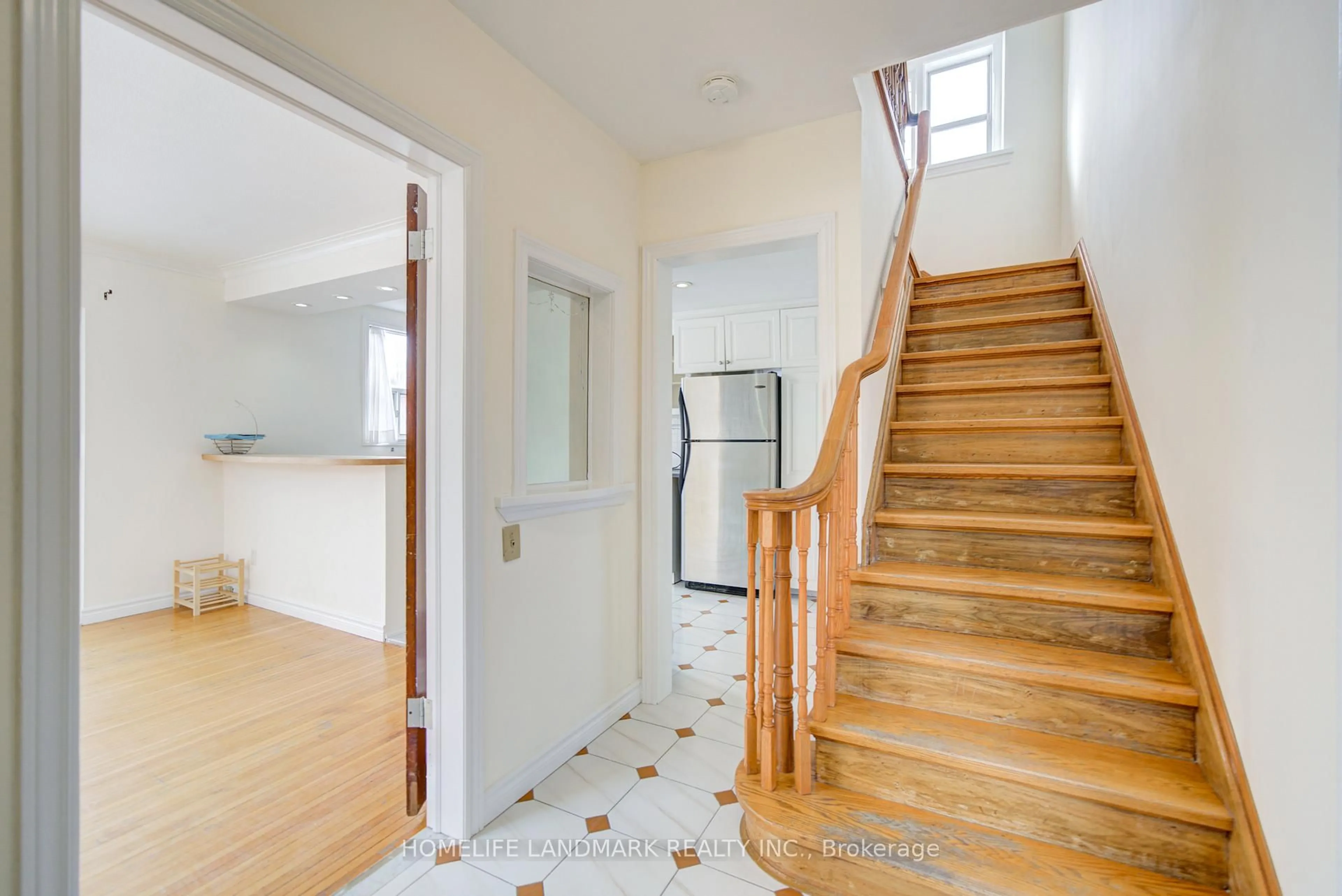 Unknown for 880 Shaw St, Toronto Ontario M6G 3M2