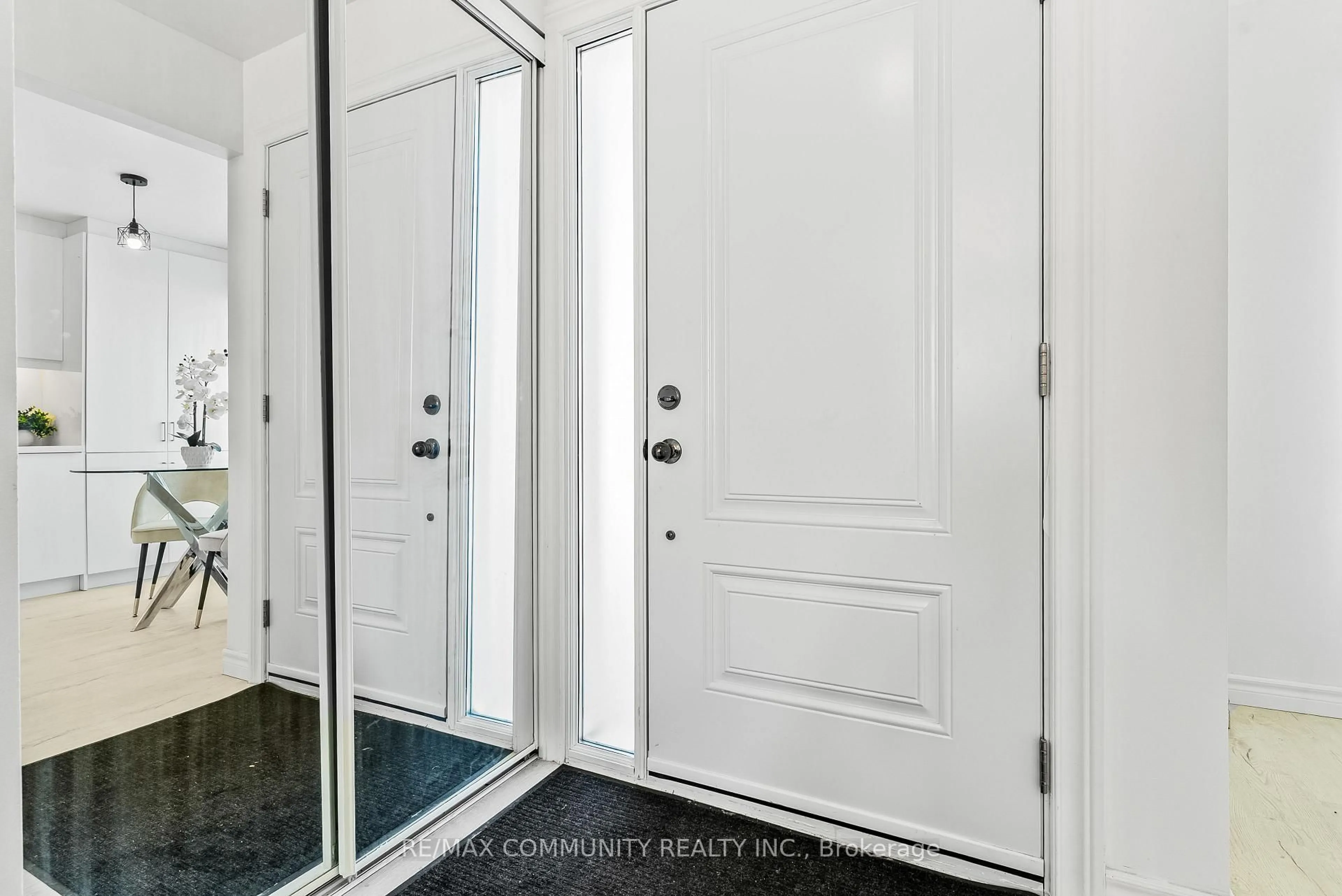 Indoor entryway for 42 Kay Dr, Toronto Ontario M9V 4V6