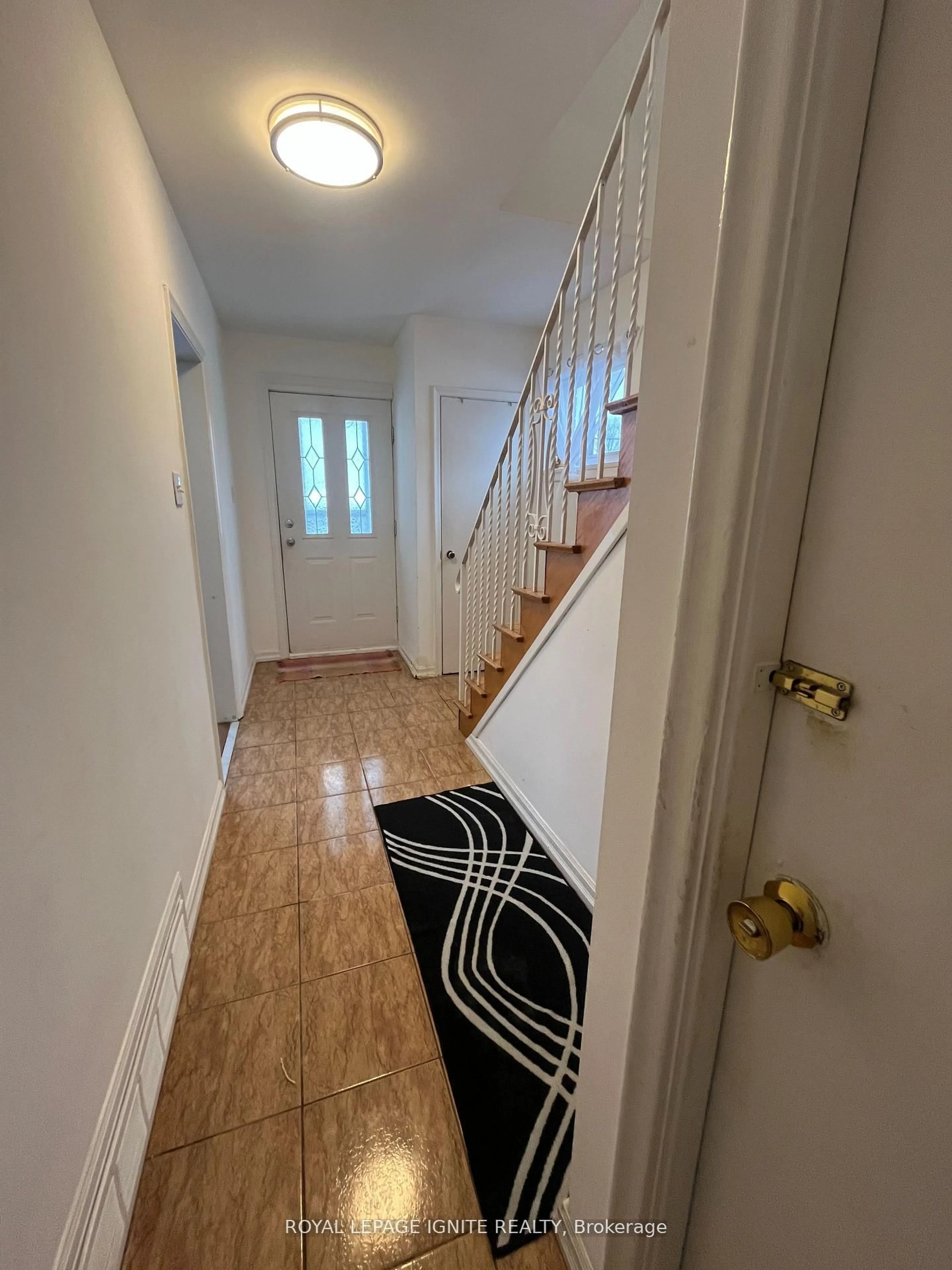 Indoor entryway for 55 Dalrymple Dr, Toronto Ontario M6N 4S2