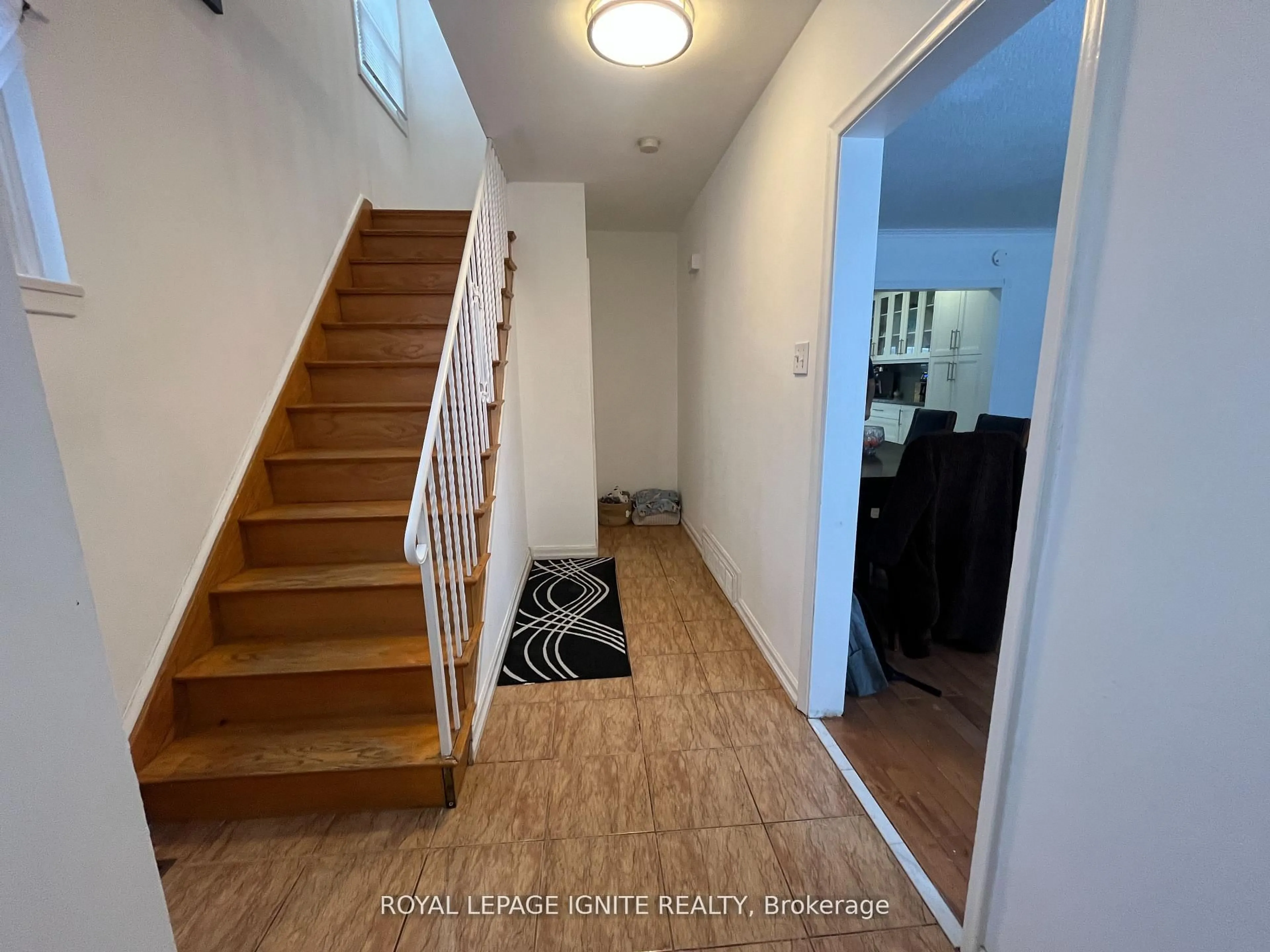 Indoor entryway for 55 Dalrymple Dr, Toronto Ontario M6N 4S2