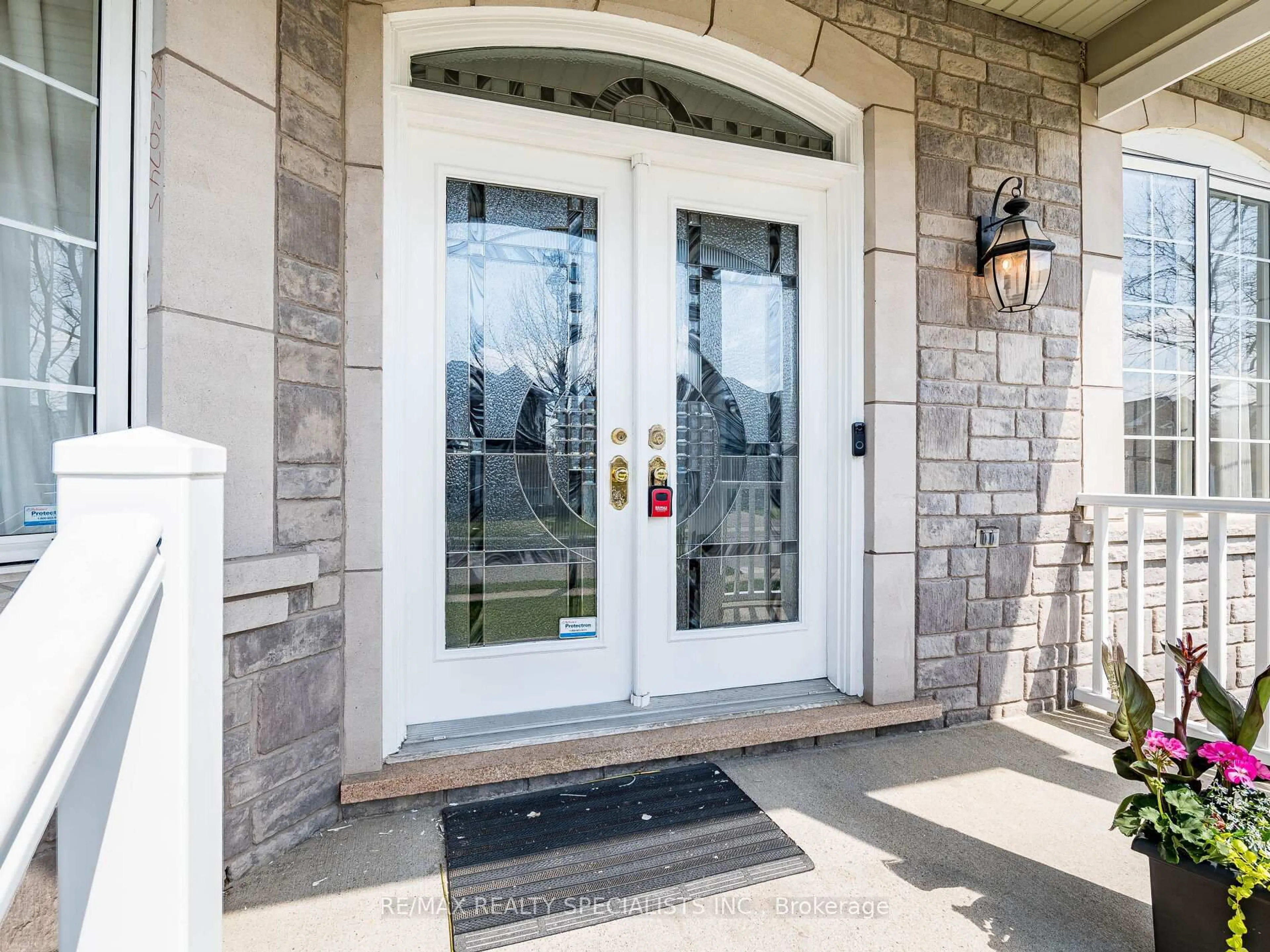 Indoor entryway for 85 Bloomsbury Ave, Brampton Ontario L6P 1S6