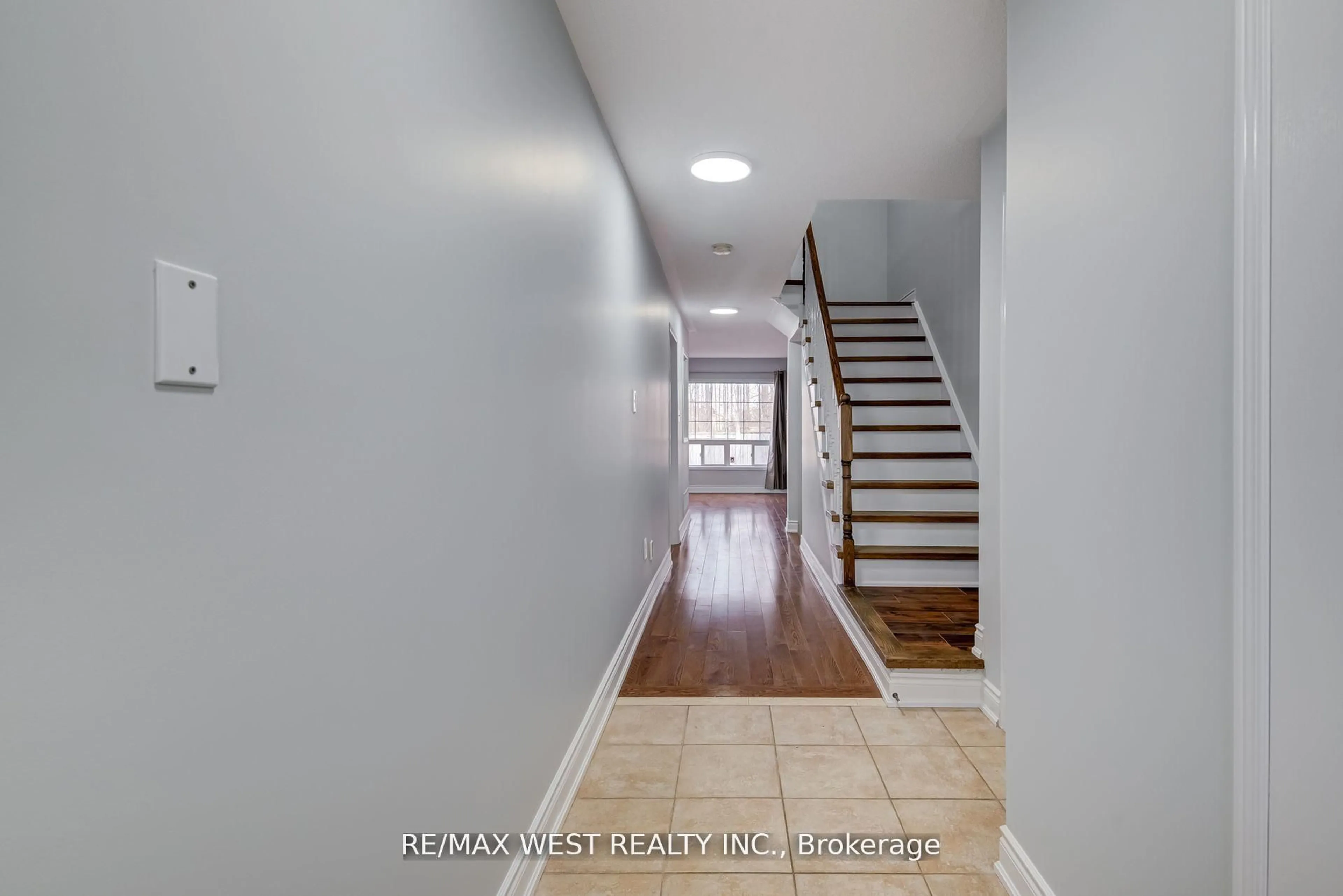 Indoor entryway for 7360 Zinnia Pl #77, Mississauga Ontario L5W 2A4