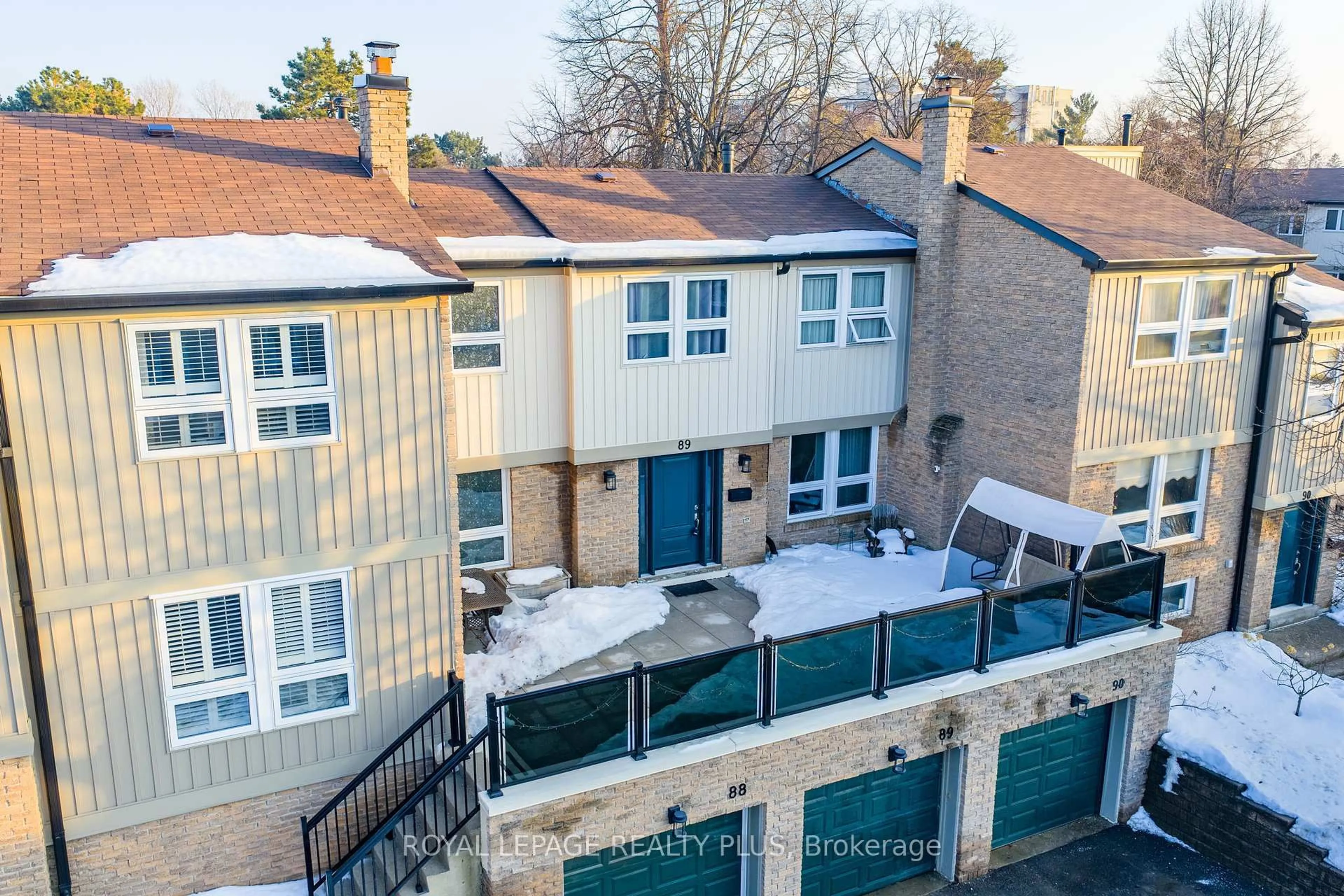 A pic from outside/outdoor area/front of a property/back of a property/a pic from drone, water/lake/river/ocean view for 7080 COPENHAGEN Rd #89, Mississauga Ontario L5N 2C9