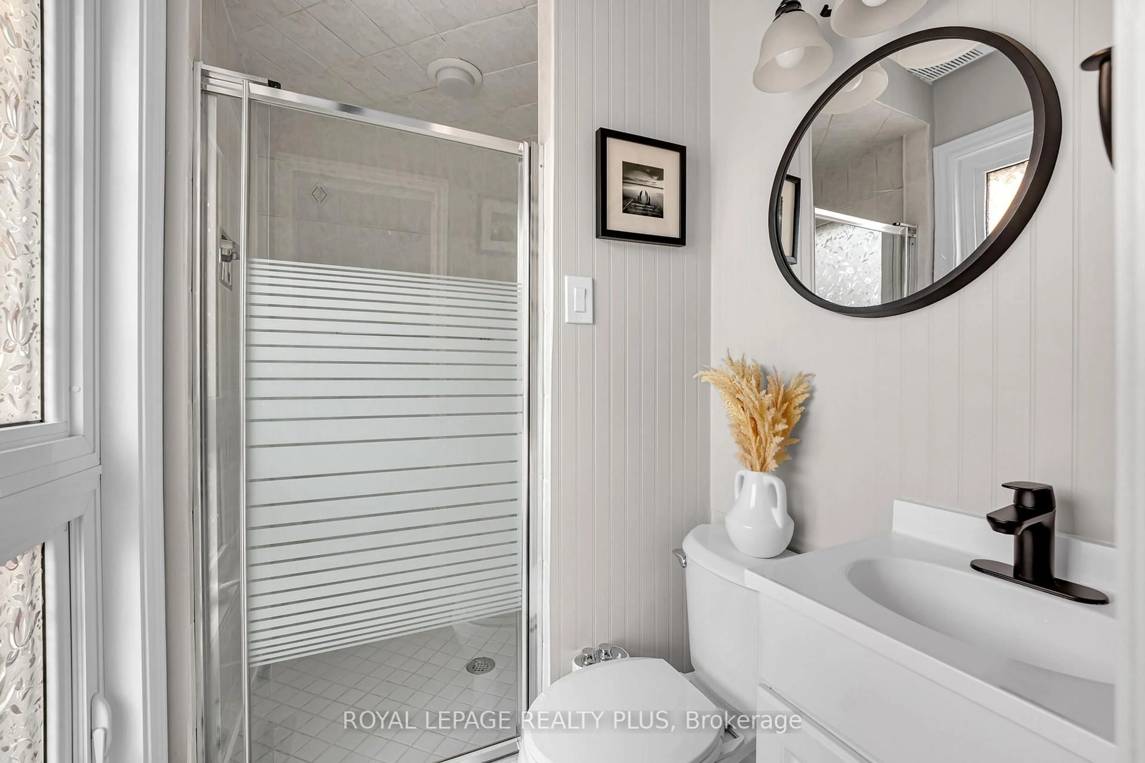 Contemporary bathroom, ceramic/tile floor for 7080 COPENHAGEN Rd #89, Mississauga Ontario L5N 2C9