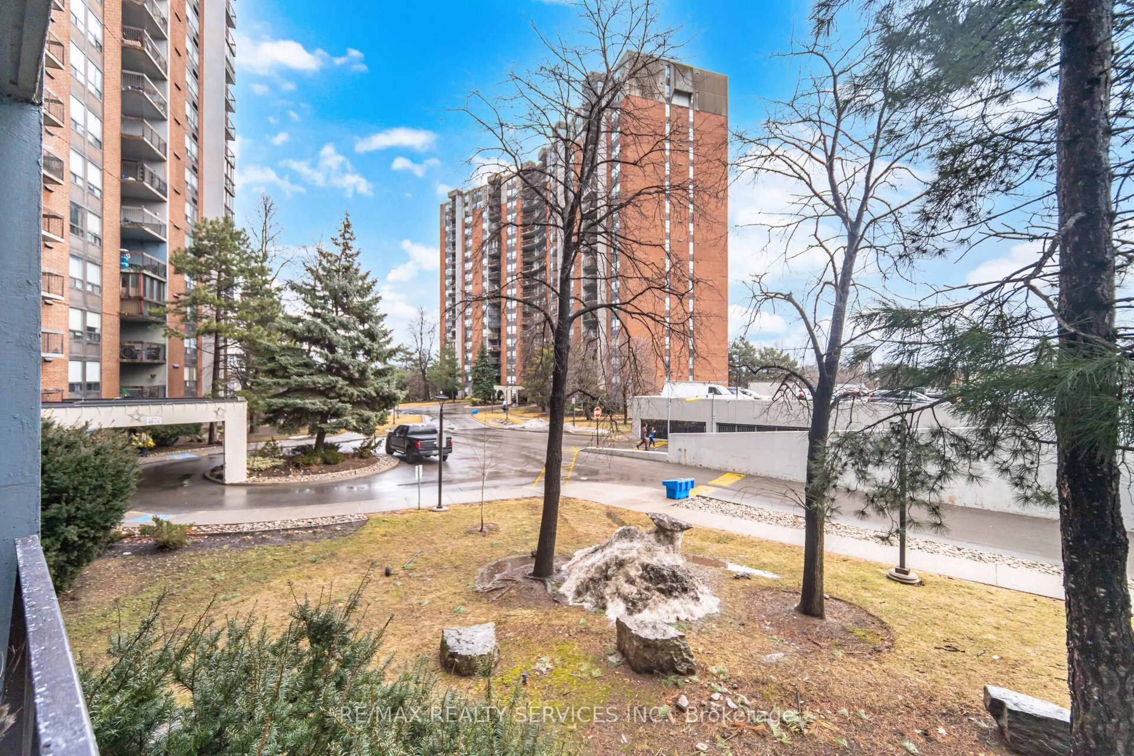 Patio, unknown for 20 Mississauga Valley Blvd #201, Mississauga Ontario L5A 3S1