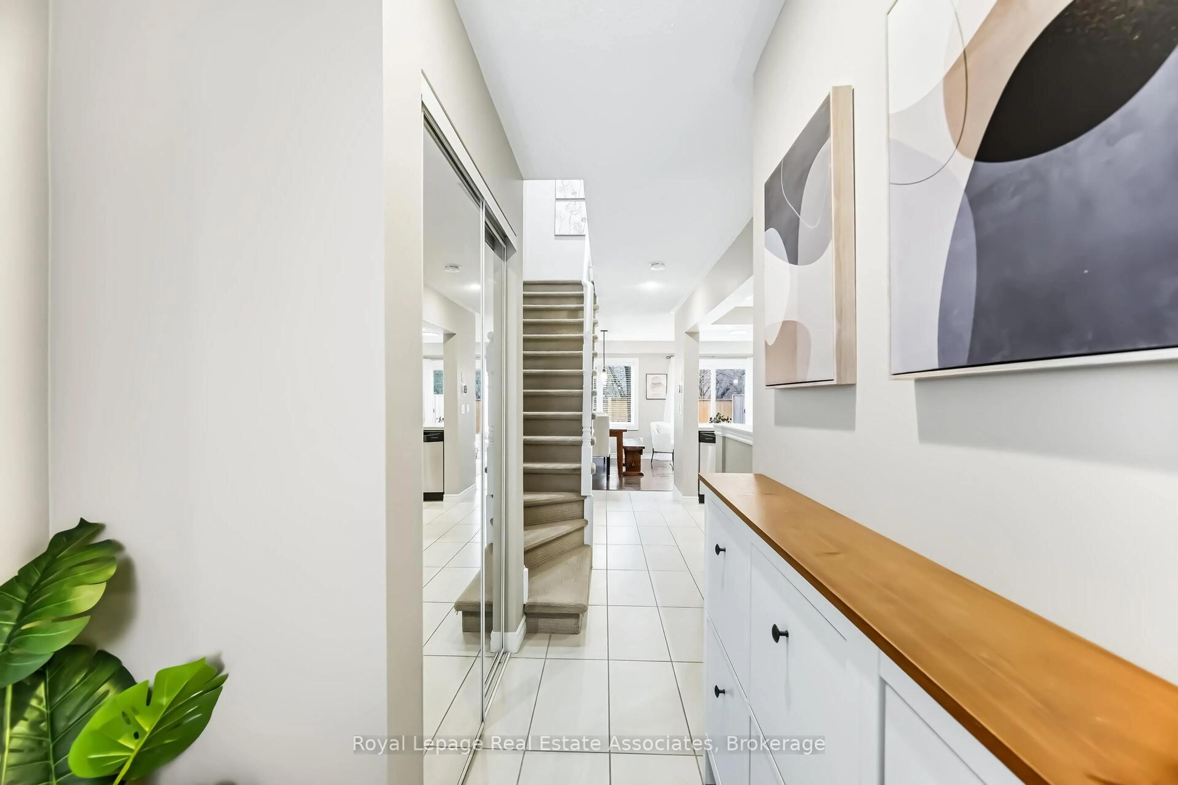 Indoor foyer for 2080 Leanne Blvd #63, Mississauga Ontario L5K 2S6