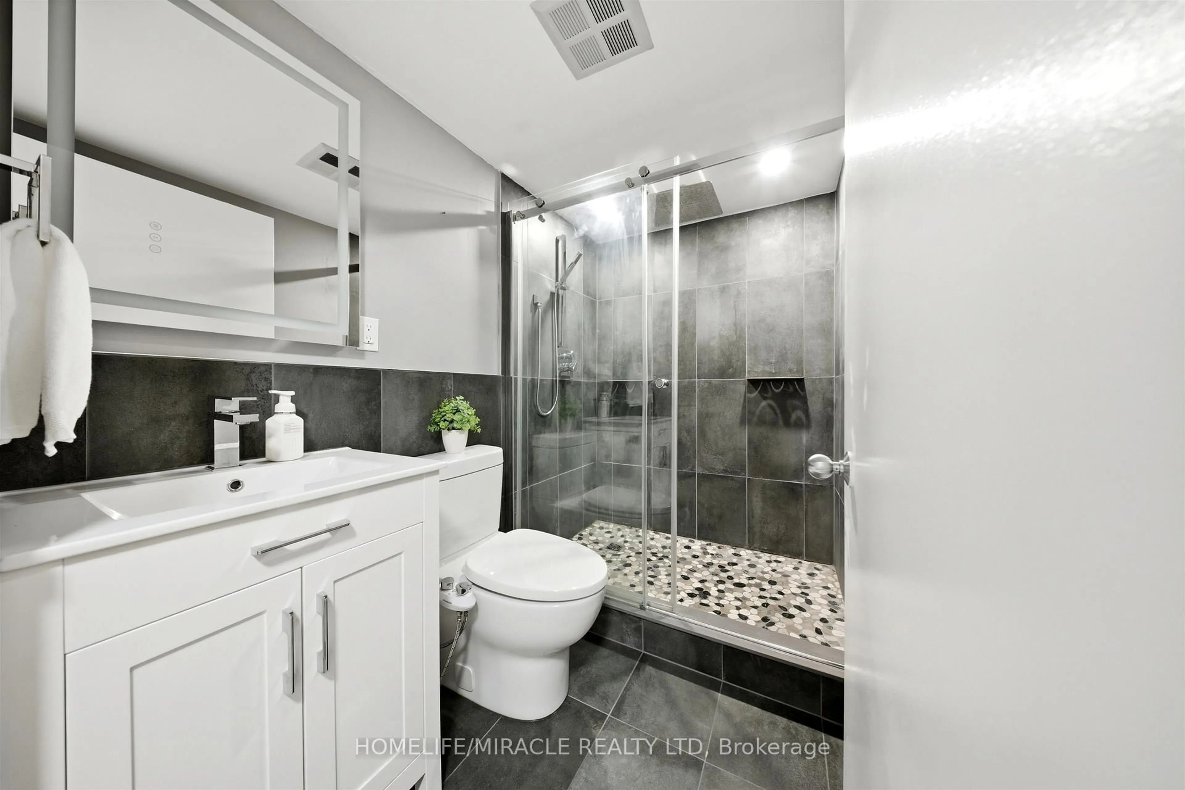Contemporary bathroom, ceramic/tile floor for 41 Markbrook Lane #1705, Toronto Ontario M9V 5E6