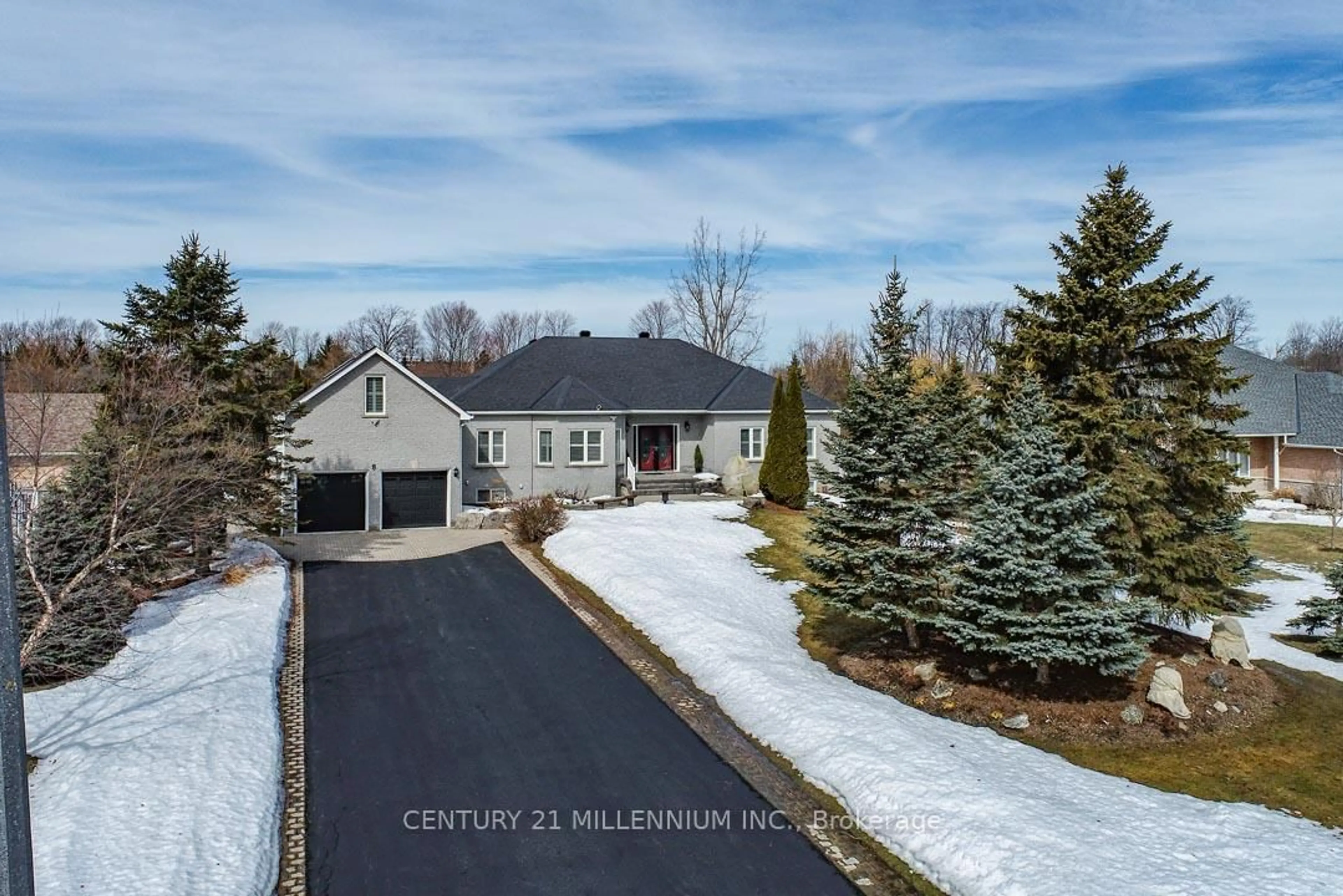 A pic from outside/outdoor area/front of a property/back of a property/a pic from drone, street for 8 Castlewood Crt, Caledon Ontario L7K 0C1