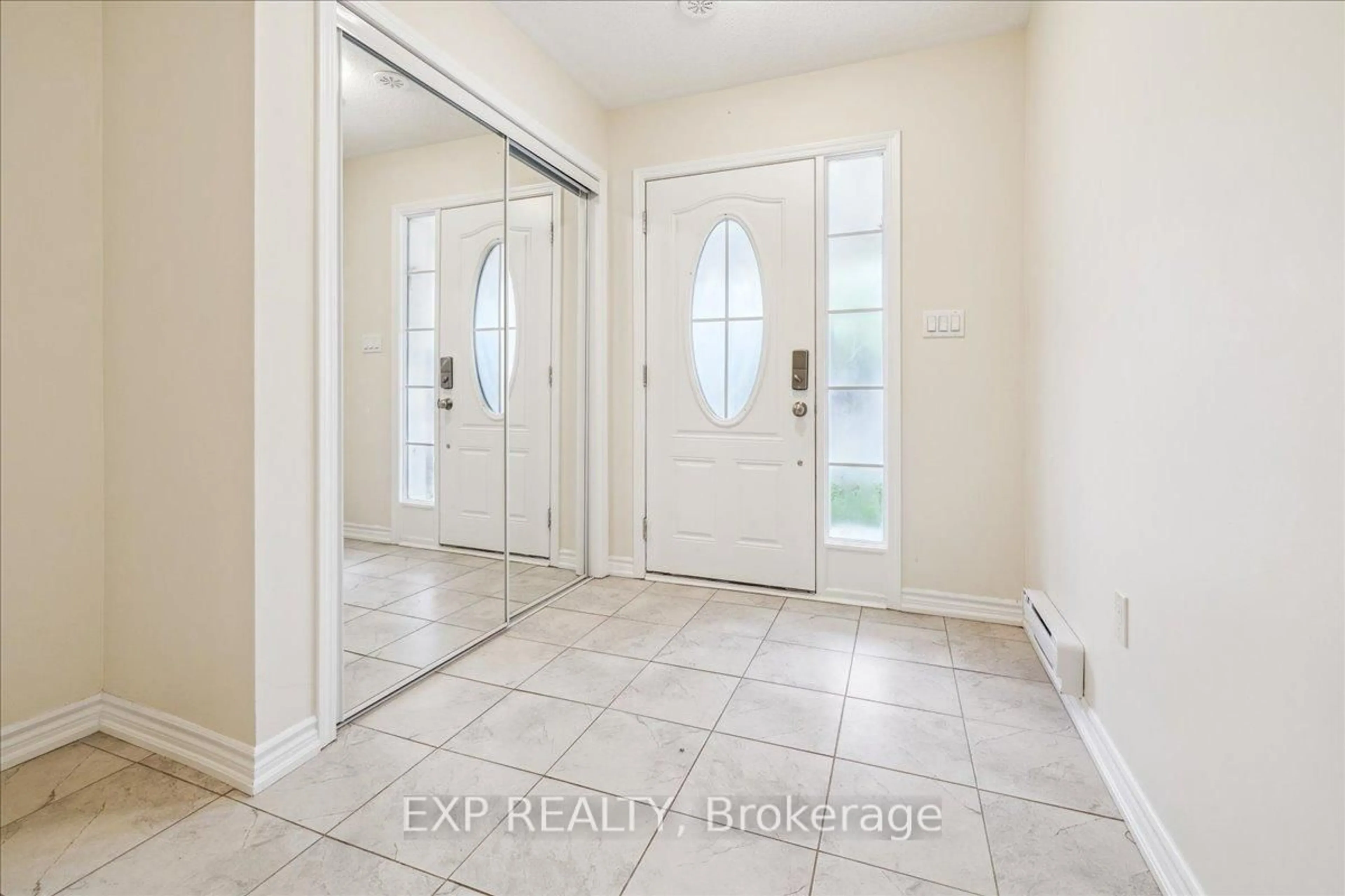 Indoor entryway for 107 Lemieux Crt, Milton Ontario L9E 1E9