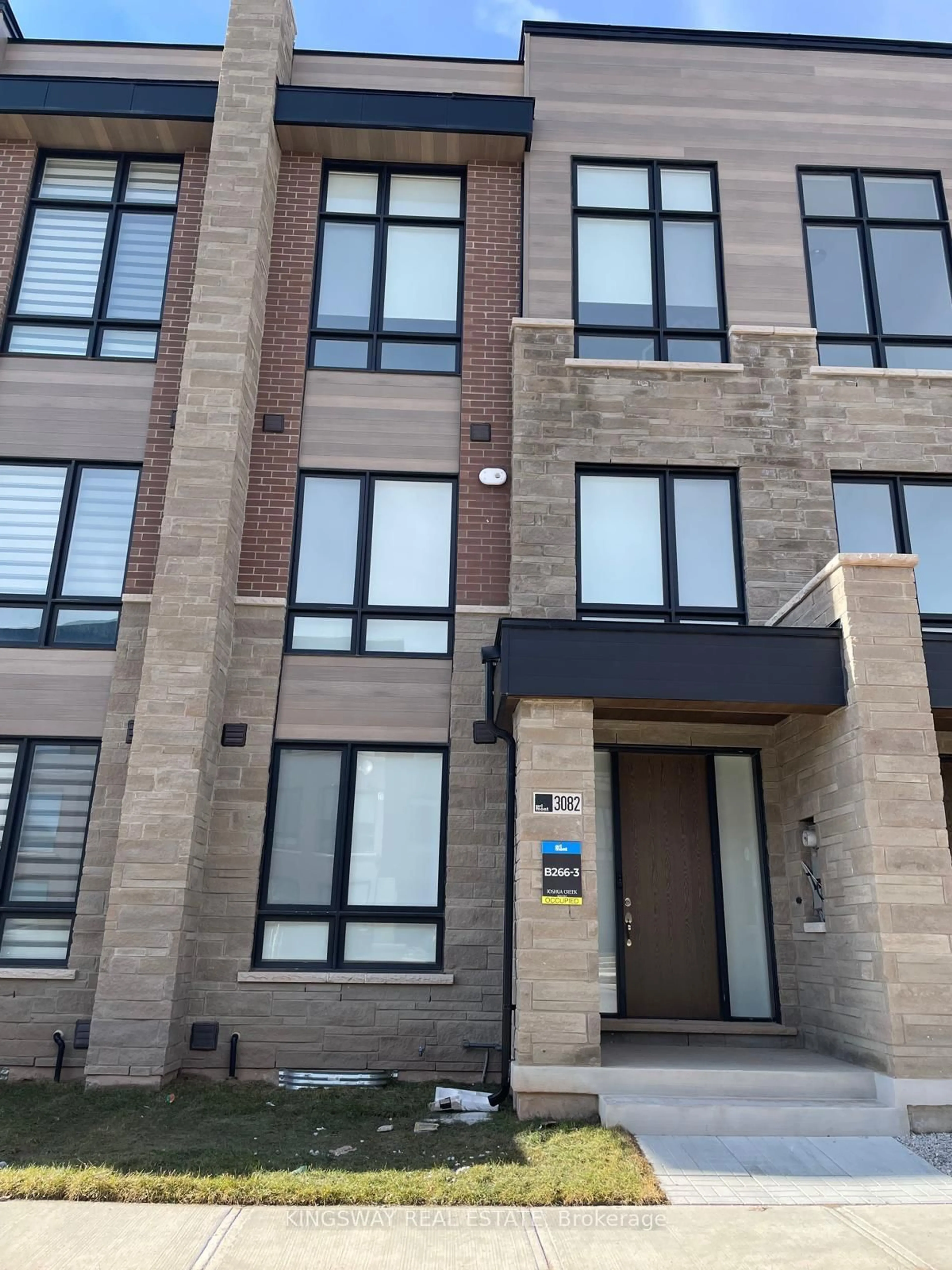 Home with brick exterior material, unknown for 3082 Meadowridge Dr, Oakville Ontario L6H 7Z1