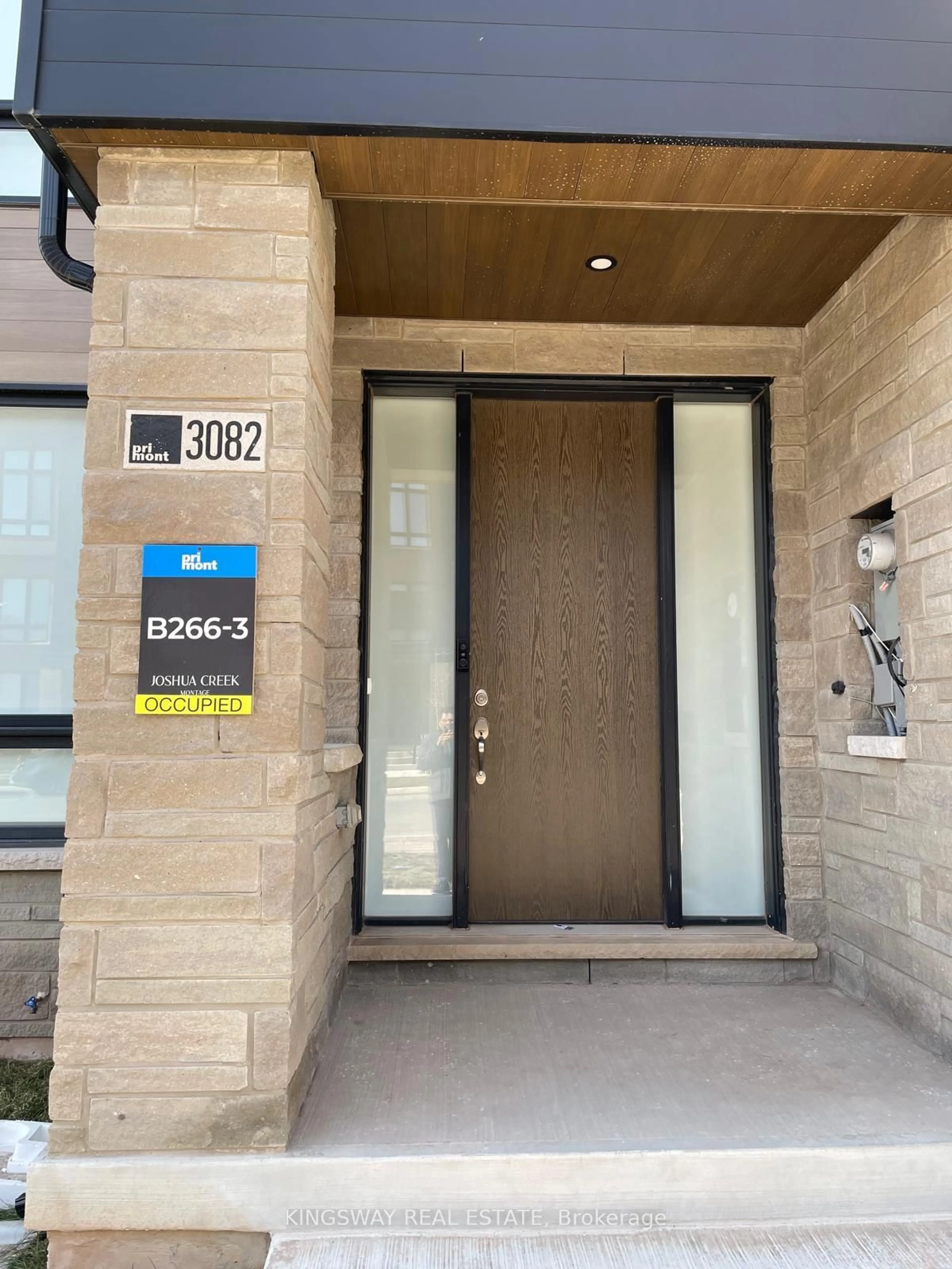 Indoor entryway for 3082 Meadowridge Dr, Oakville Ontario L6H 7Z1