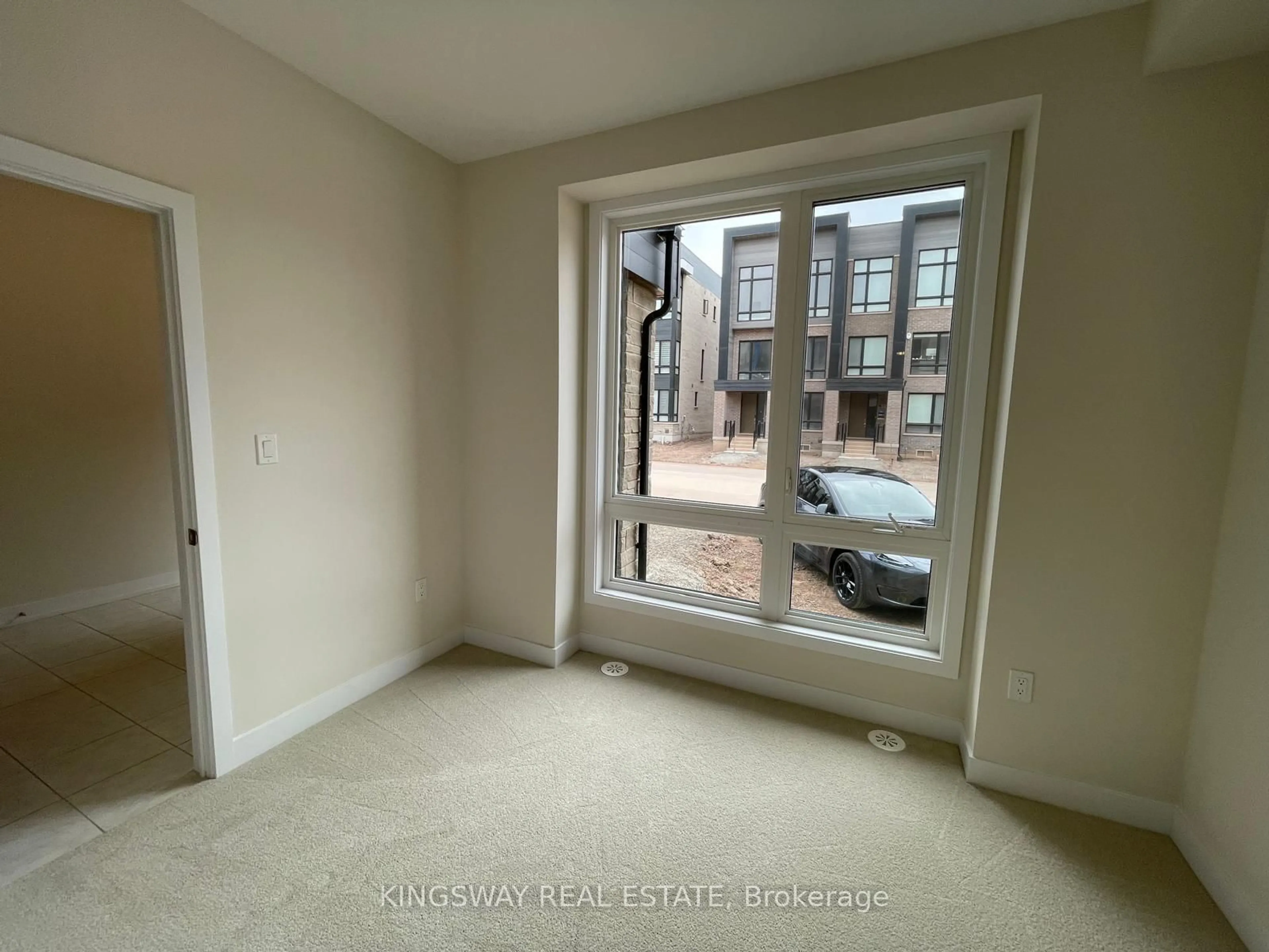 A pic of a room for 3082 Meadowridge Dr, Oakville Ontario L6H 7Z1