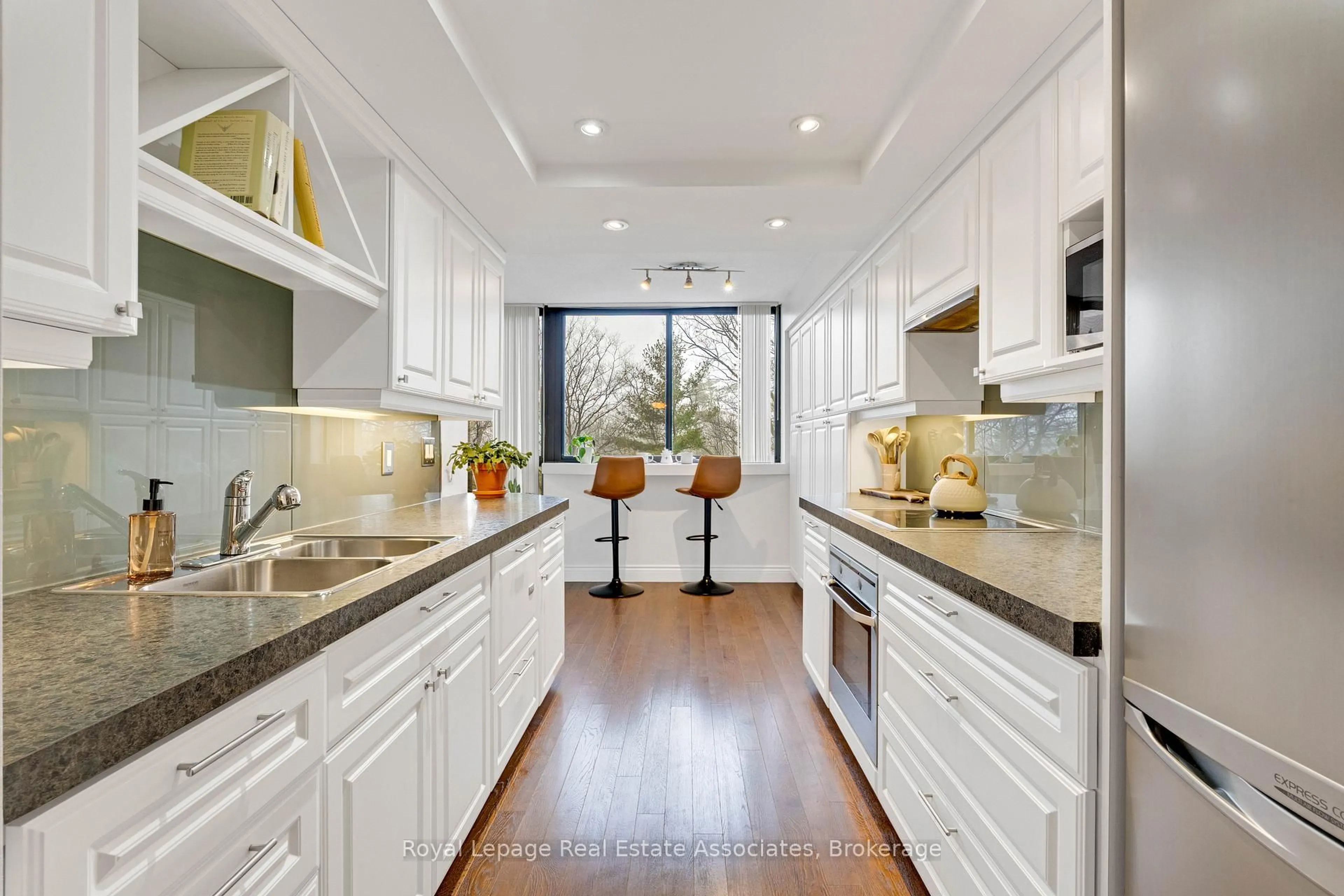 Contemporary kitchen, unknown for 1240 Marlborough Crt #402, Oakville Ontario L6H 3K7