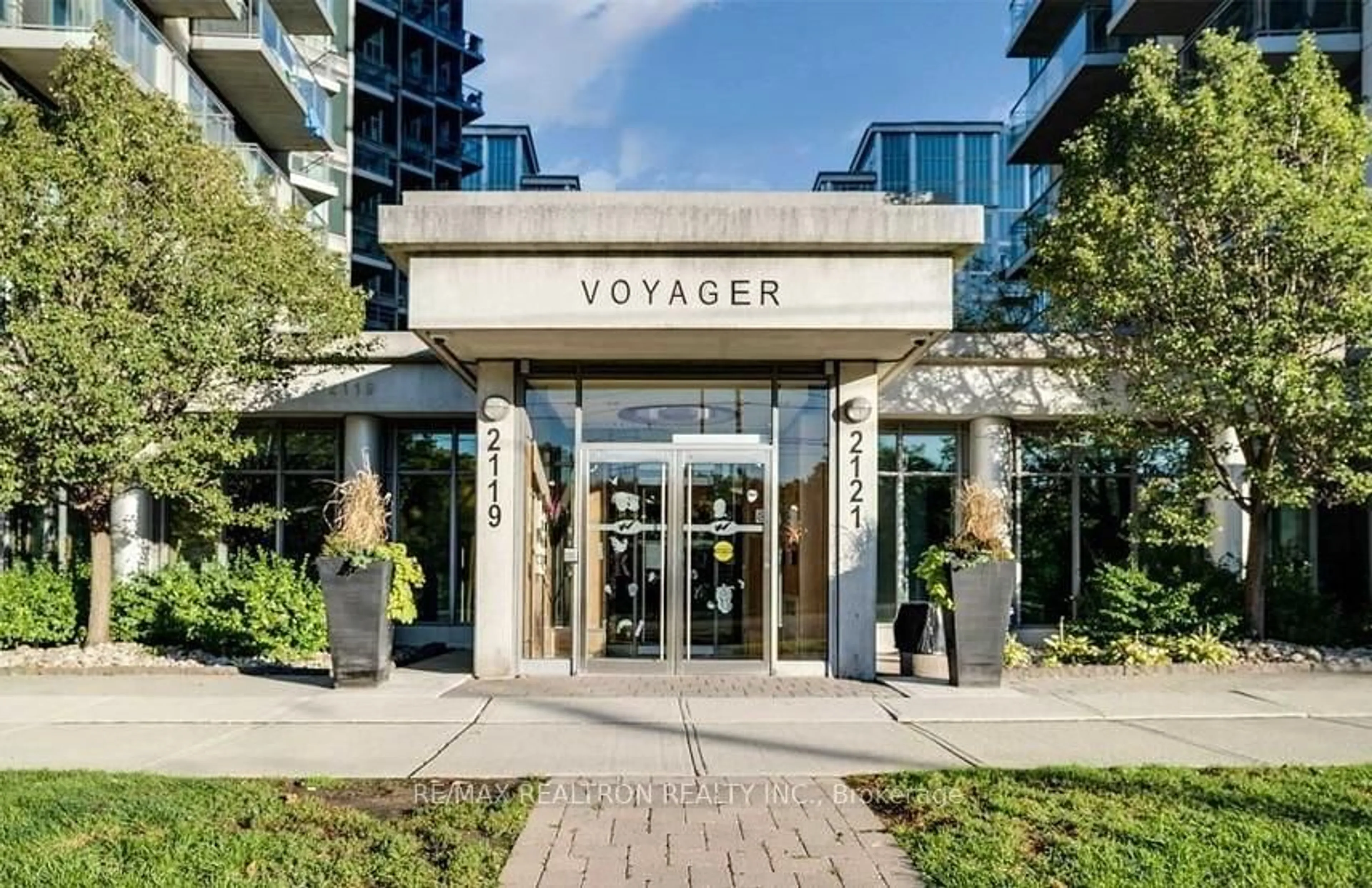Indoor foyer for 2121 Lakeshore Blvd #816, Toronto Ontario M8V 4E9