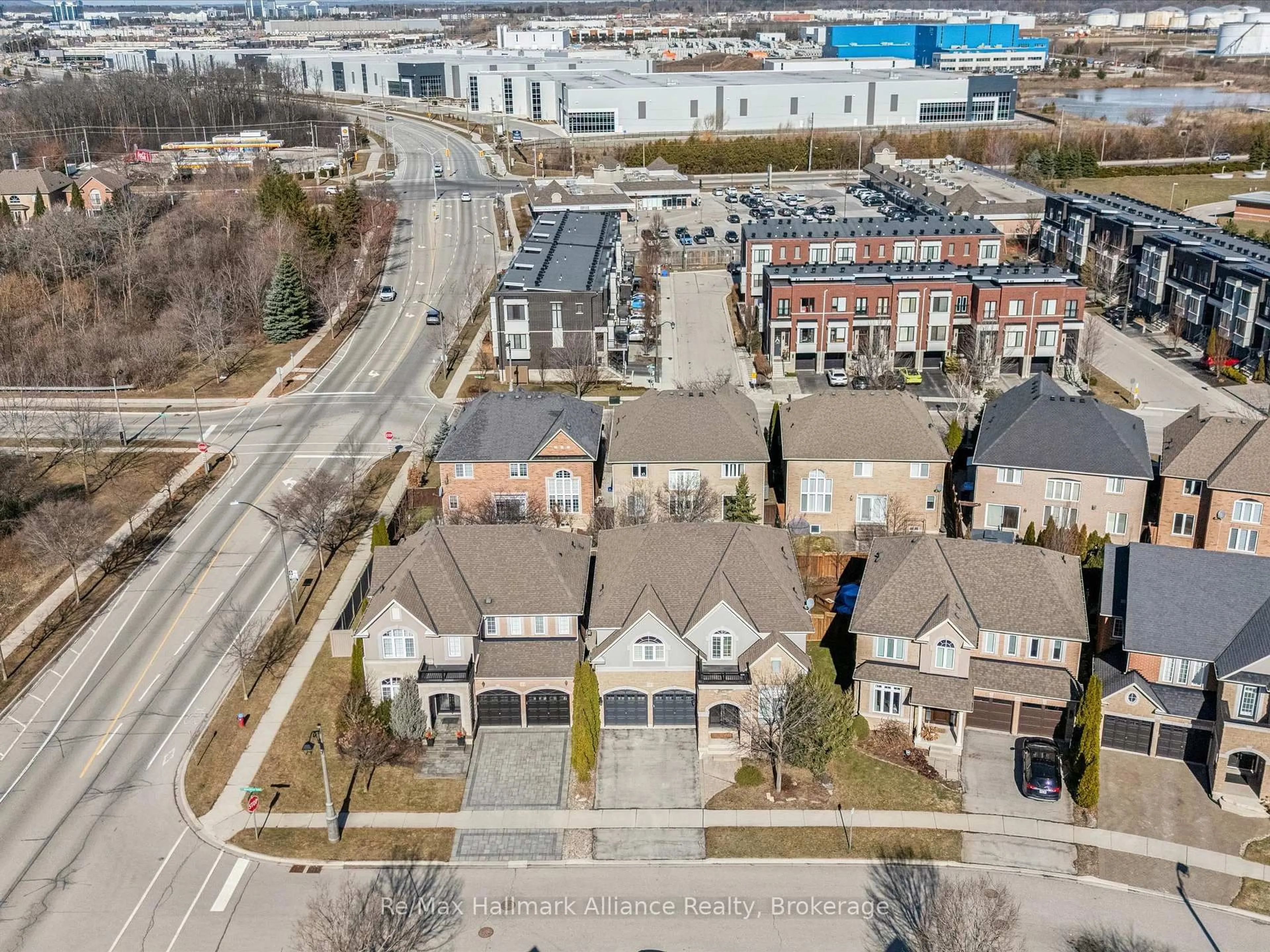 A pic from outside/outdoor area/front of a property/back of a property/a pic from drone, city buildings view from balcony for 247 Beechtree Cres, Oakville Ontario L6L 0A5