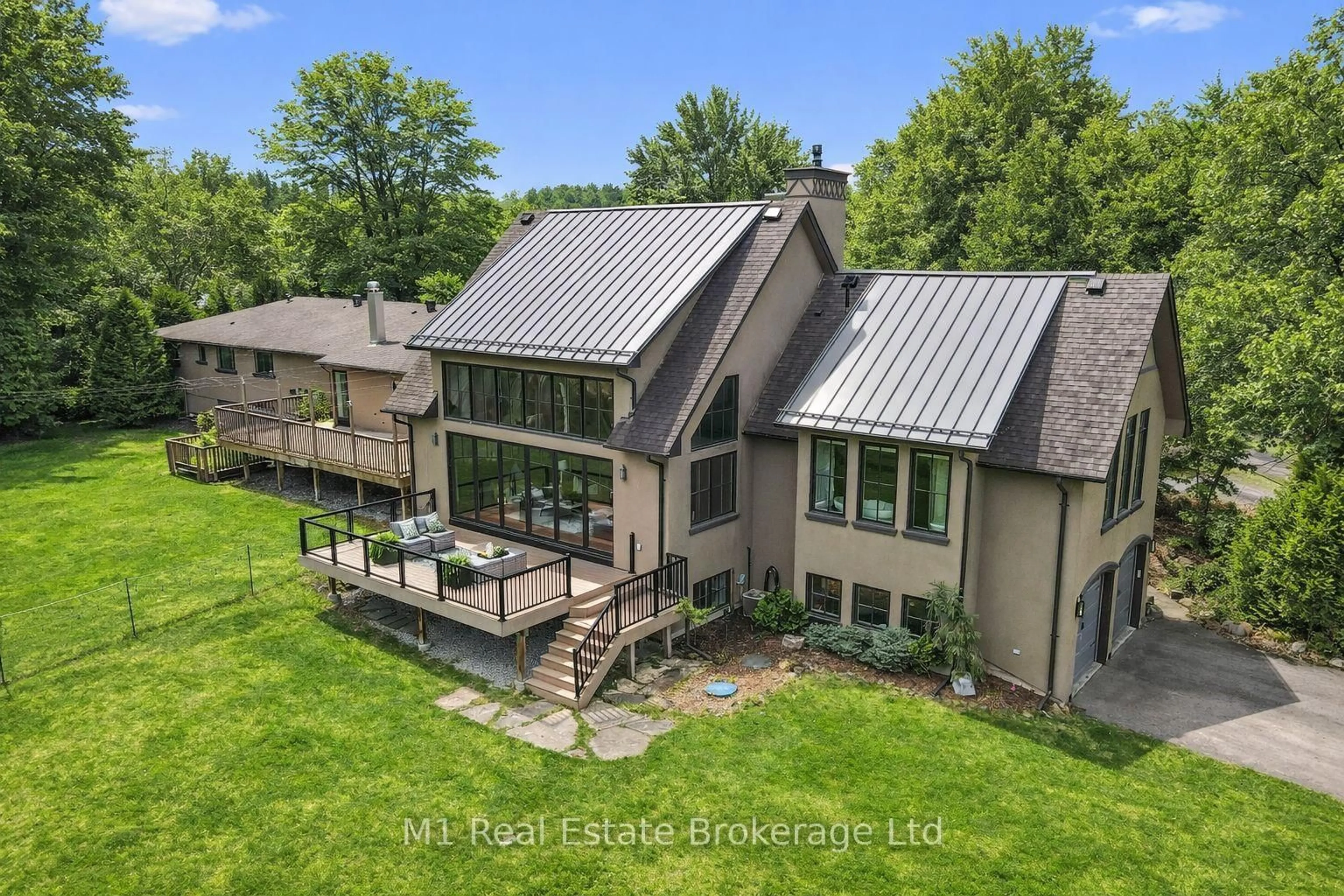 A pic from outside/outdoor area/front of a property/back of a property/a pic from drone, unknown for 13569 Dublin Line, Halton Hills Ontario L7J 2L7