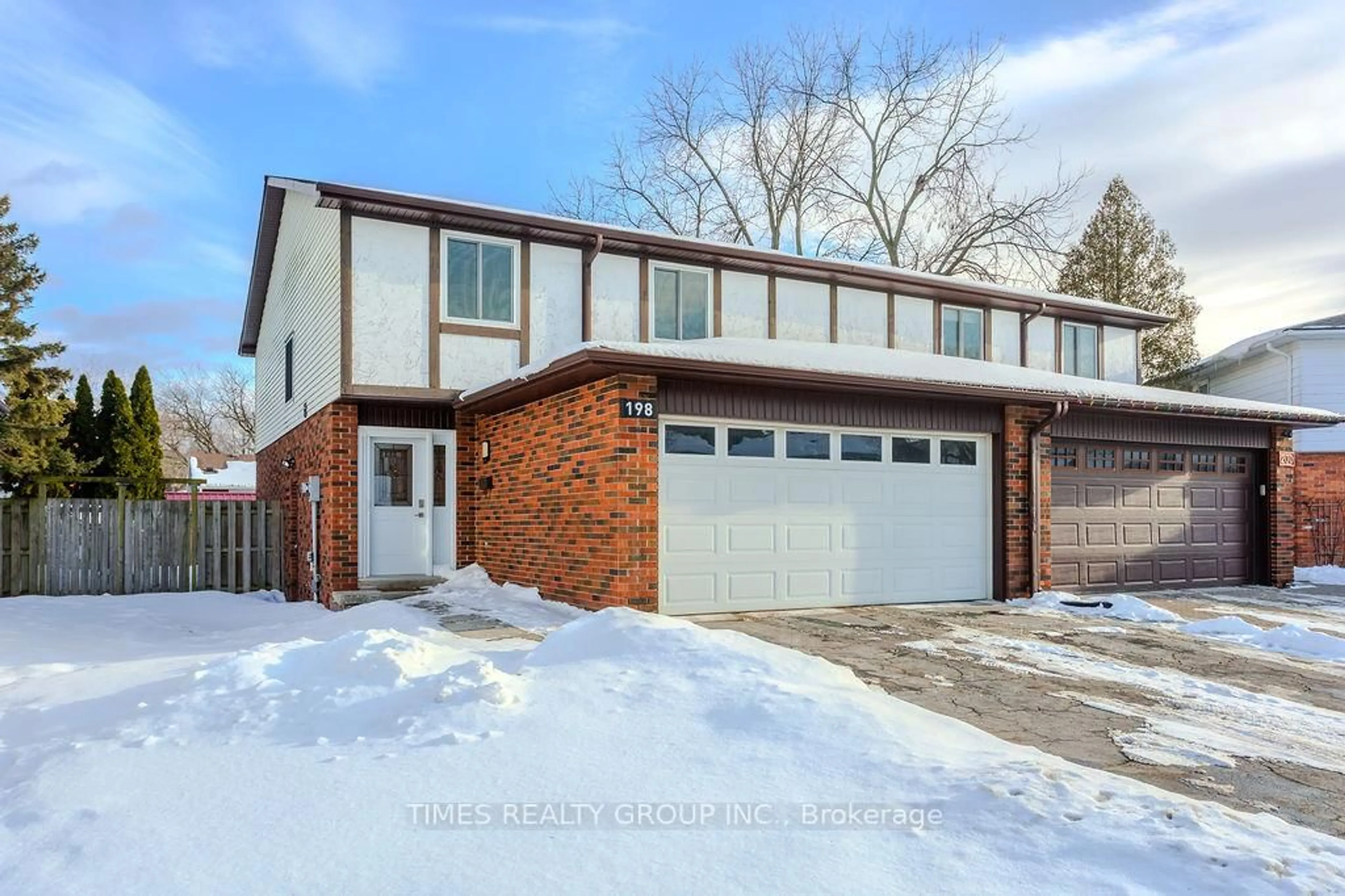 Home with brick exterior material, street for 198 Cullum Crt, Burlington Ontario L7T 4A9