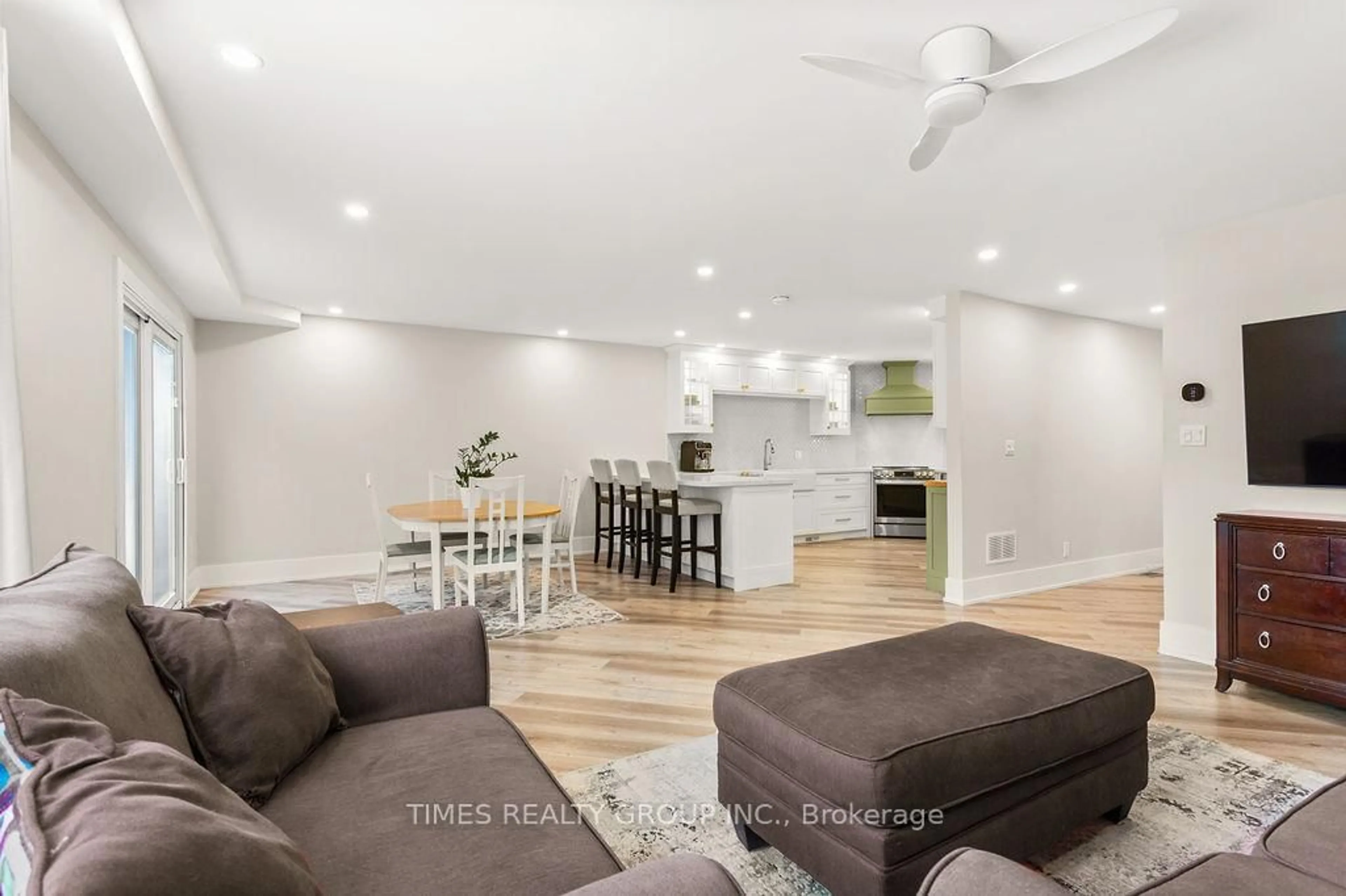 Unknown for 198 Cullum Crt, Burlington Ontario L7T 4A9