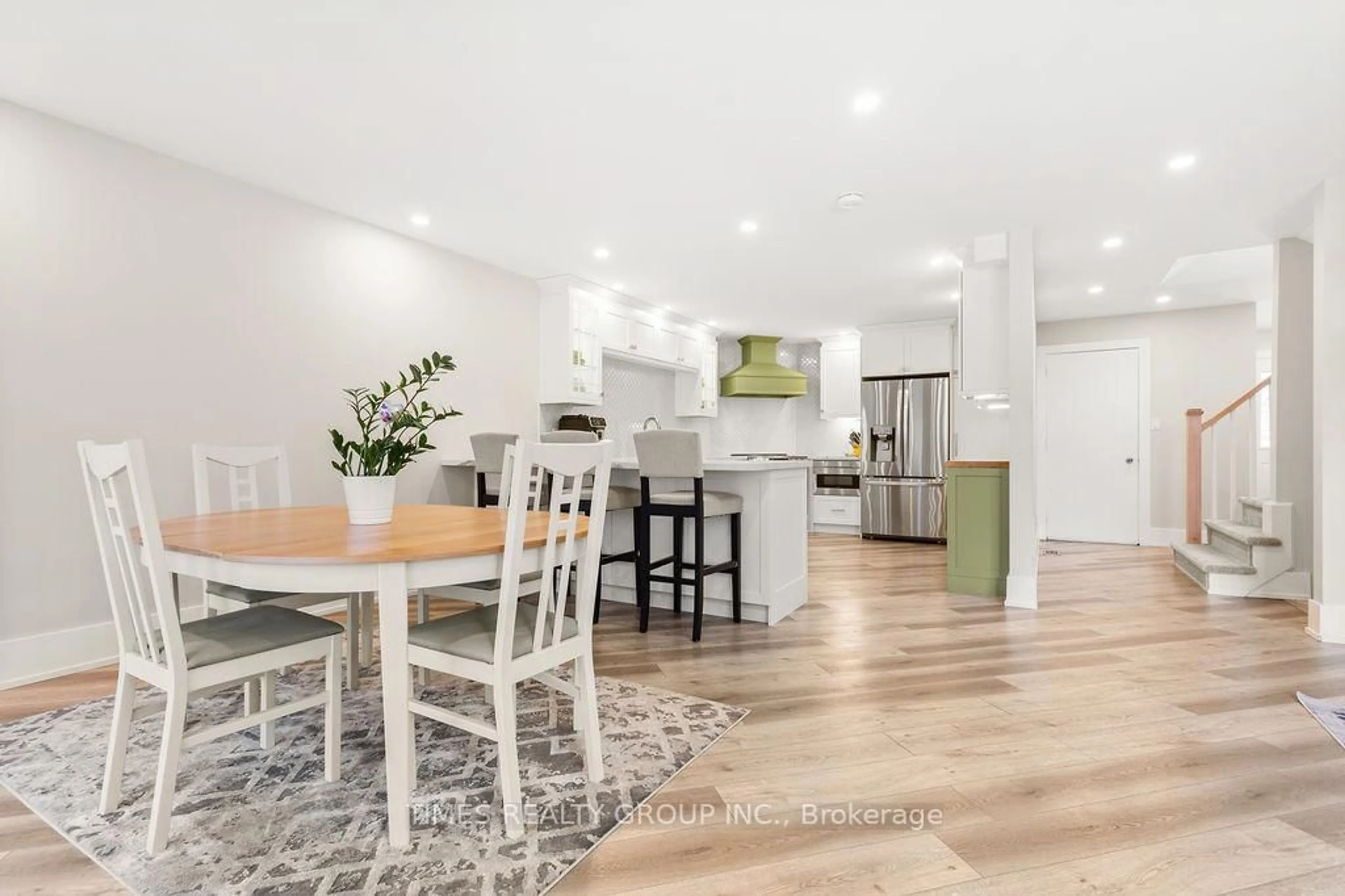 Open concept kitchen, wood/laminate floor for 198 Cullum Crt, Burlington Ontario L7T 4A9