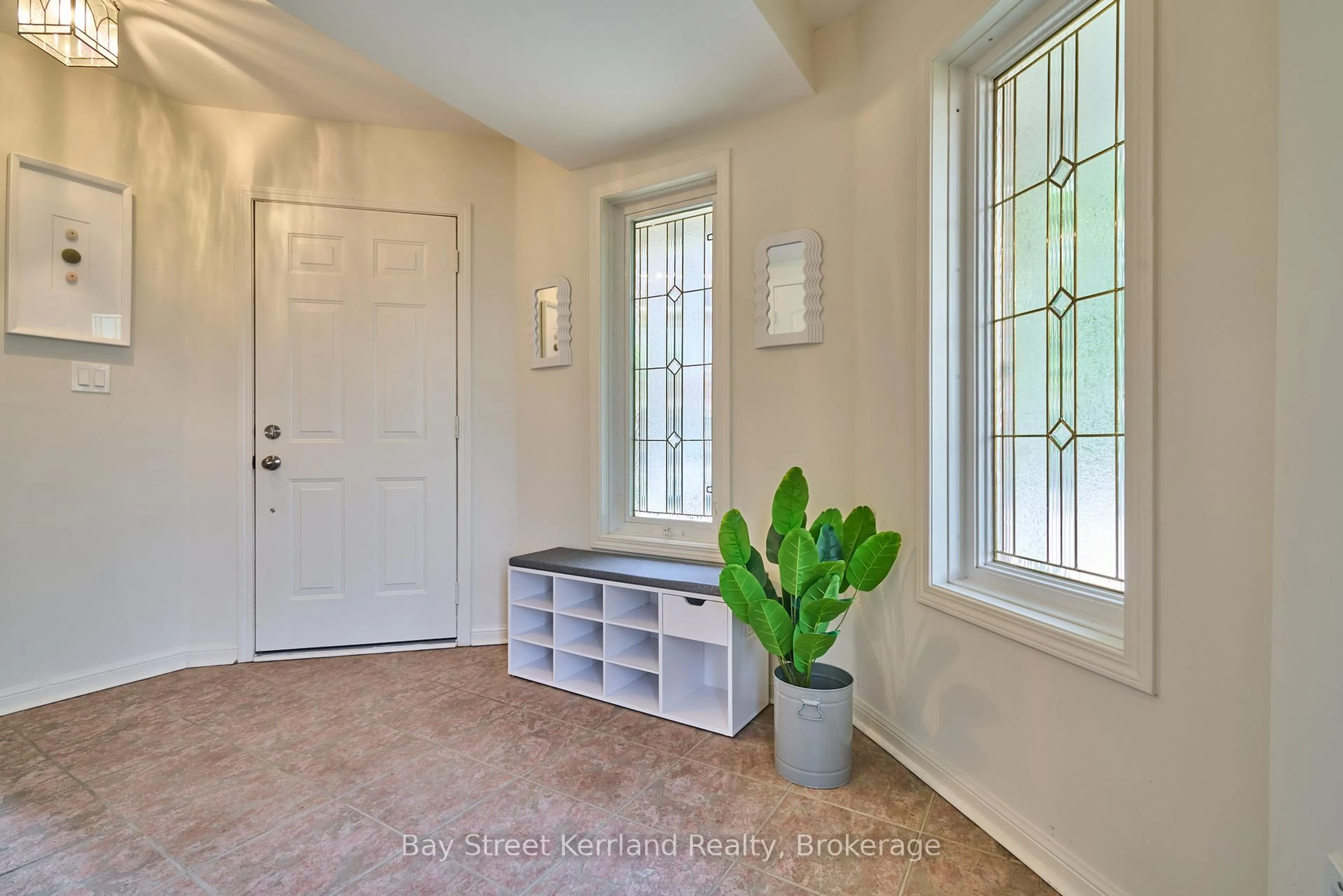 Indoor entryway for 3030 Breakwater Crt #105, Mississauga Ontario L5B 4N9