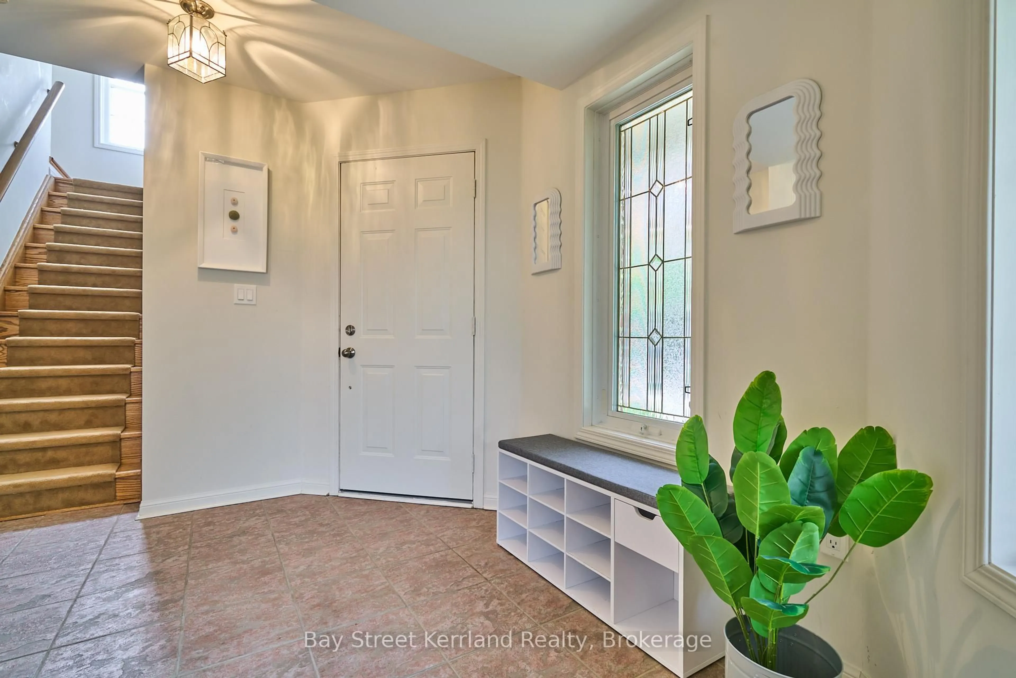 Indoor entryway for 3030 Breakwater Crt #105, Mississauga Ontario L5B 4N9