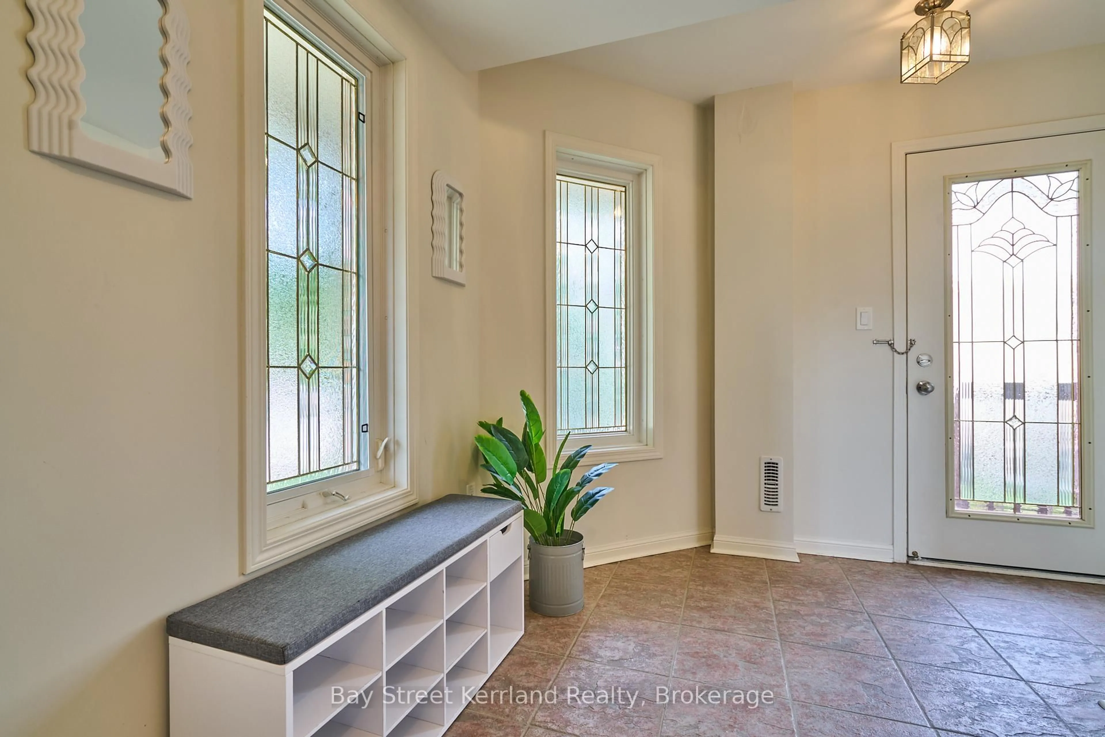 Indoor entryway for 3030 Breakwater Crt #105, Mississauga Ontario L5B 4N9