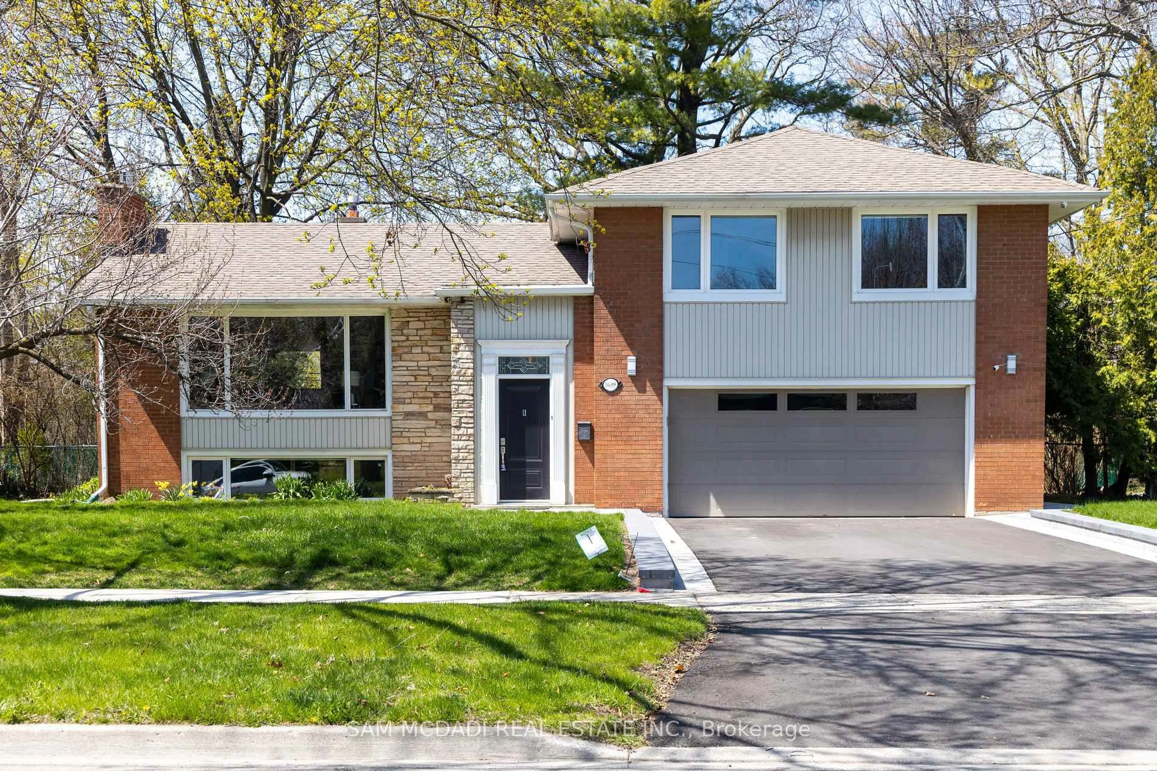 Home with brick exterior material, street for 1639 Truscott Dr, Mississauga Ontario L5J 1Z5