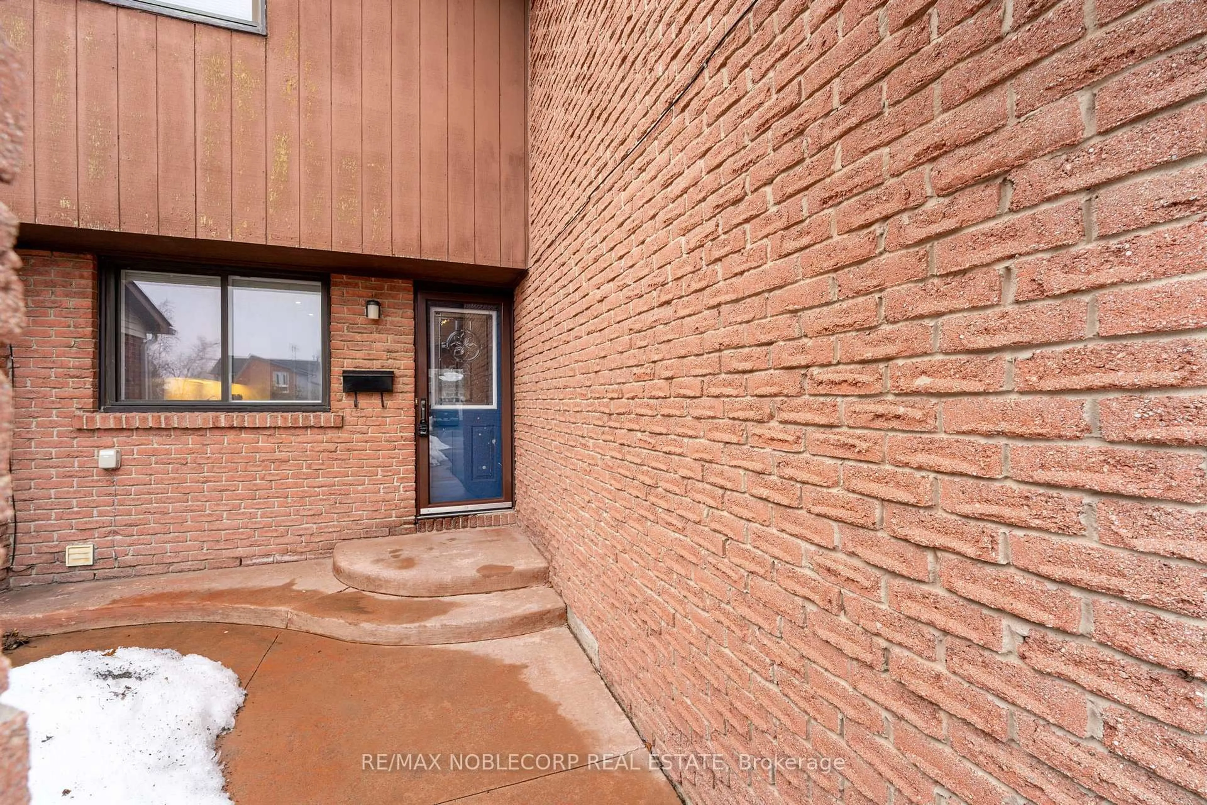 Unknown for 60 Cowan Rd, Brampton Ontario L6X 2P8