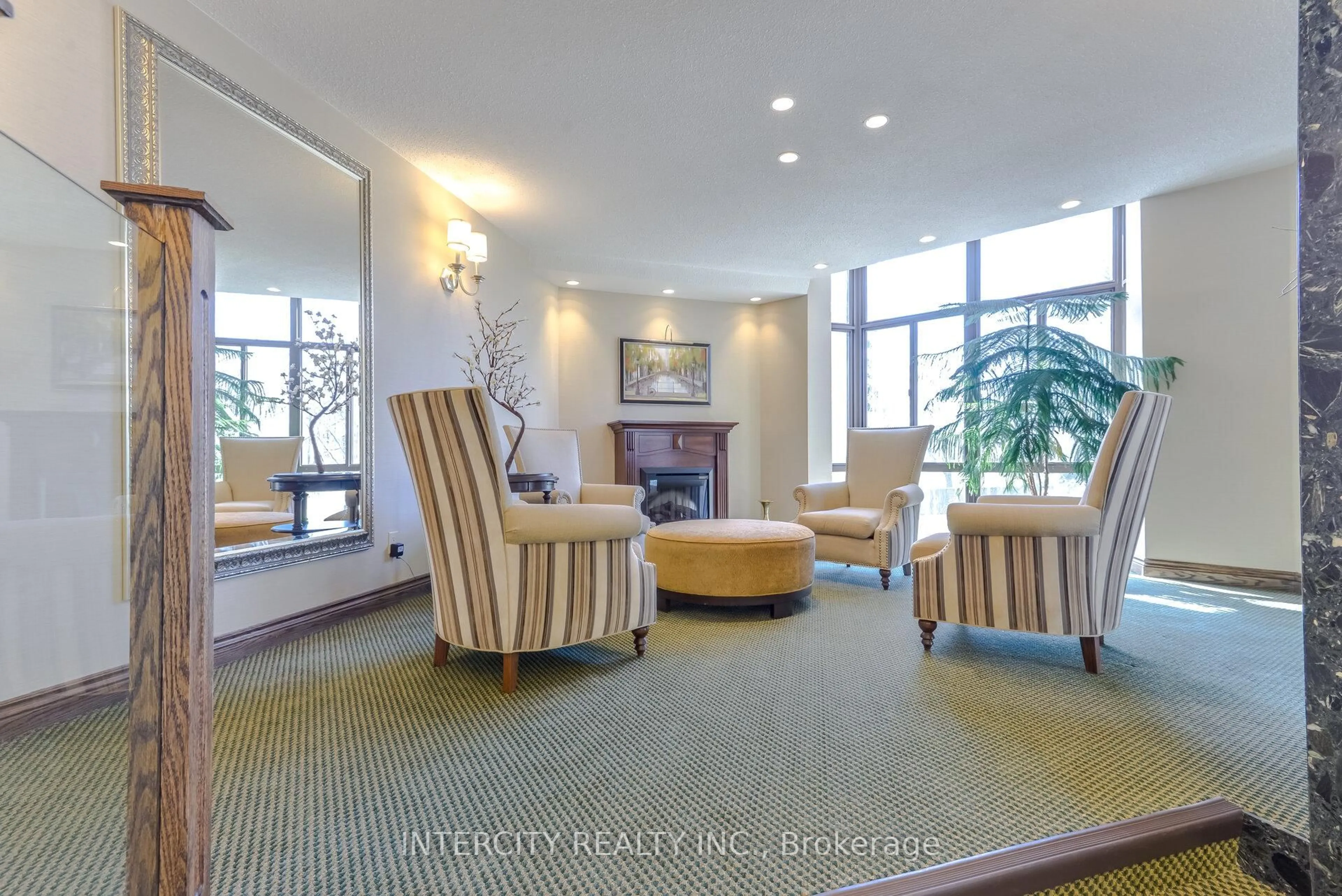 Unknown for 2000 Islington Ave #308, Toronto Ontario M9P 3S7