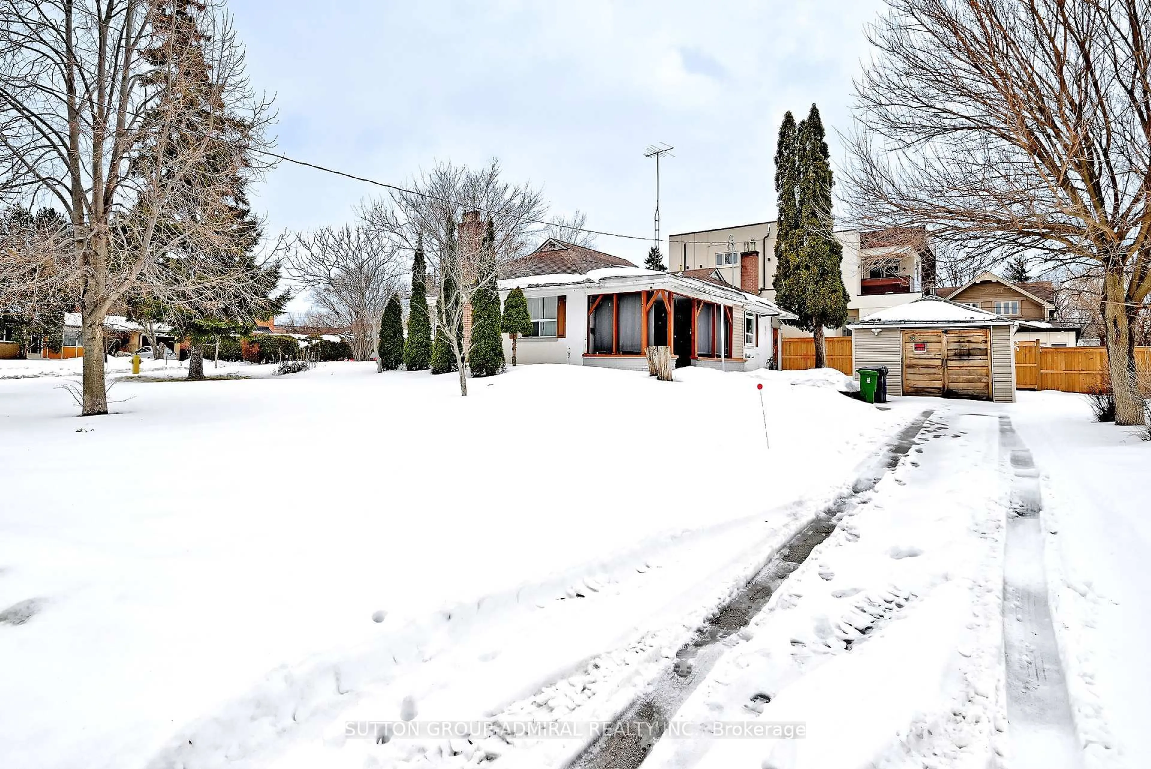 A pic from outside/outdoor area/front of a property/back of a property/a pic from drone, street for 58 Harlow Cres, Toronto Ontario M9V 2Y5