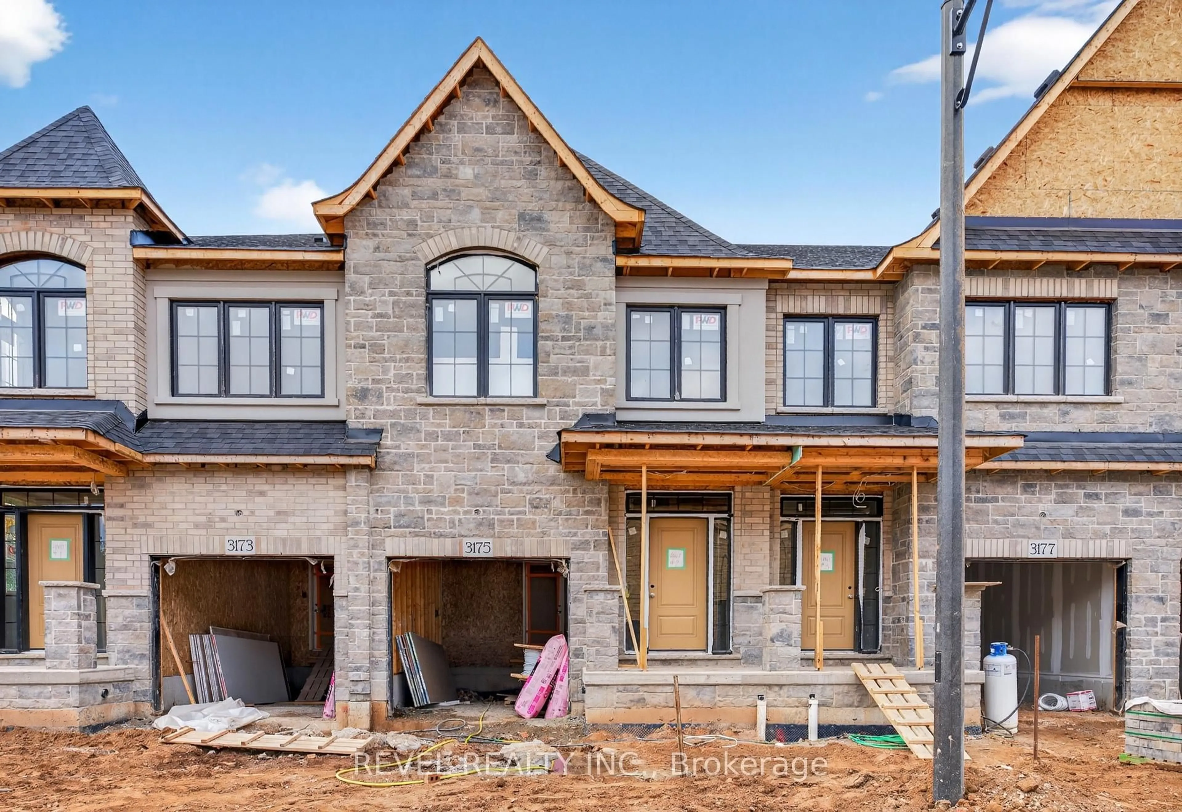 Home with brick exterior material, street for 600 Maplehill Dr #2, Burlington Ontario L7N 2W3