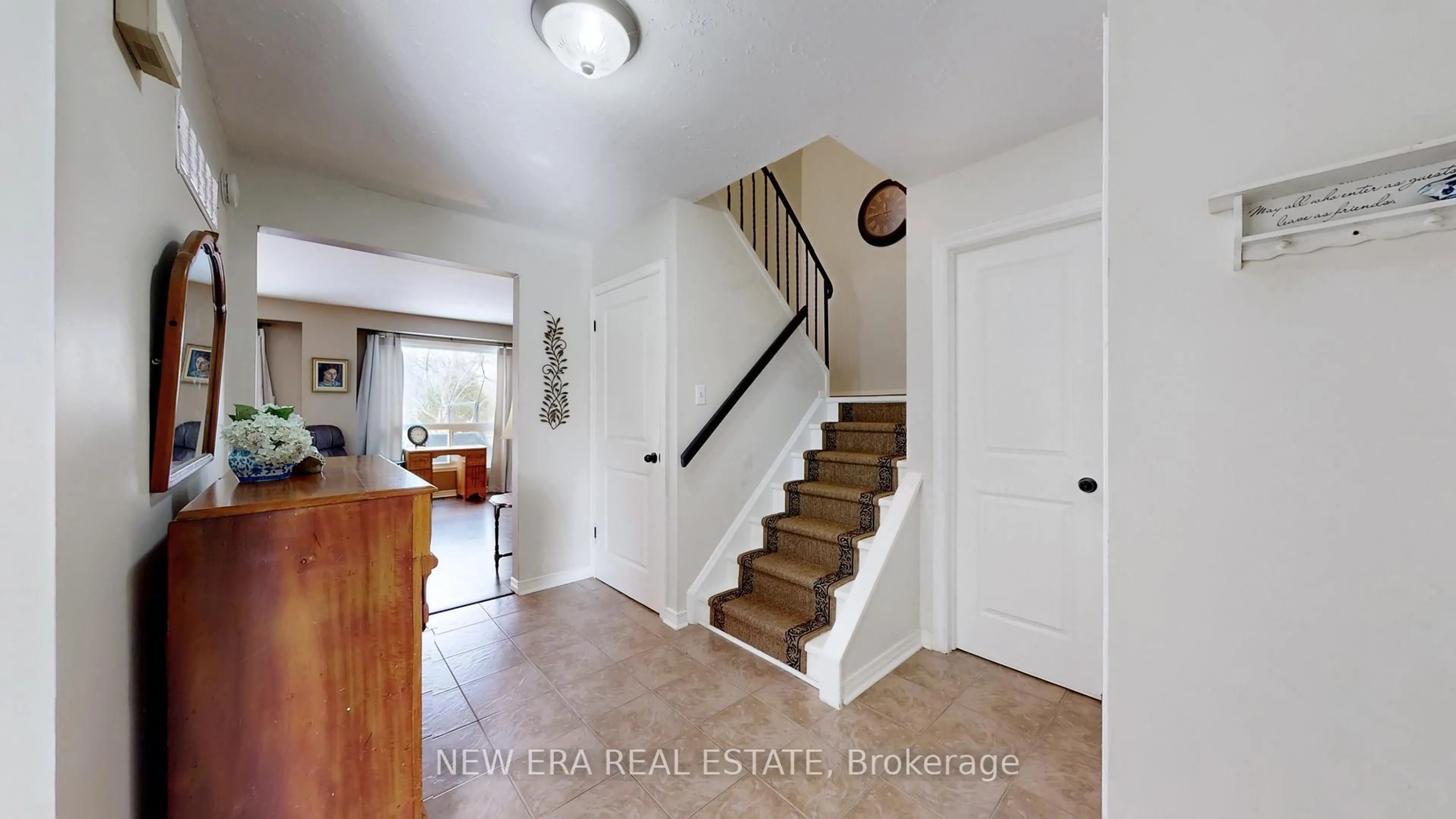 Indoor entryway for 3103 Autumn Hill Cres, Burlington Ontario L7M 1Z3